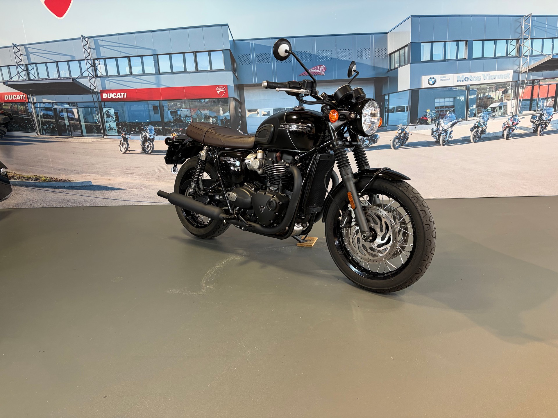 TRIUMPH Bonneville T120 Black-image-2