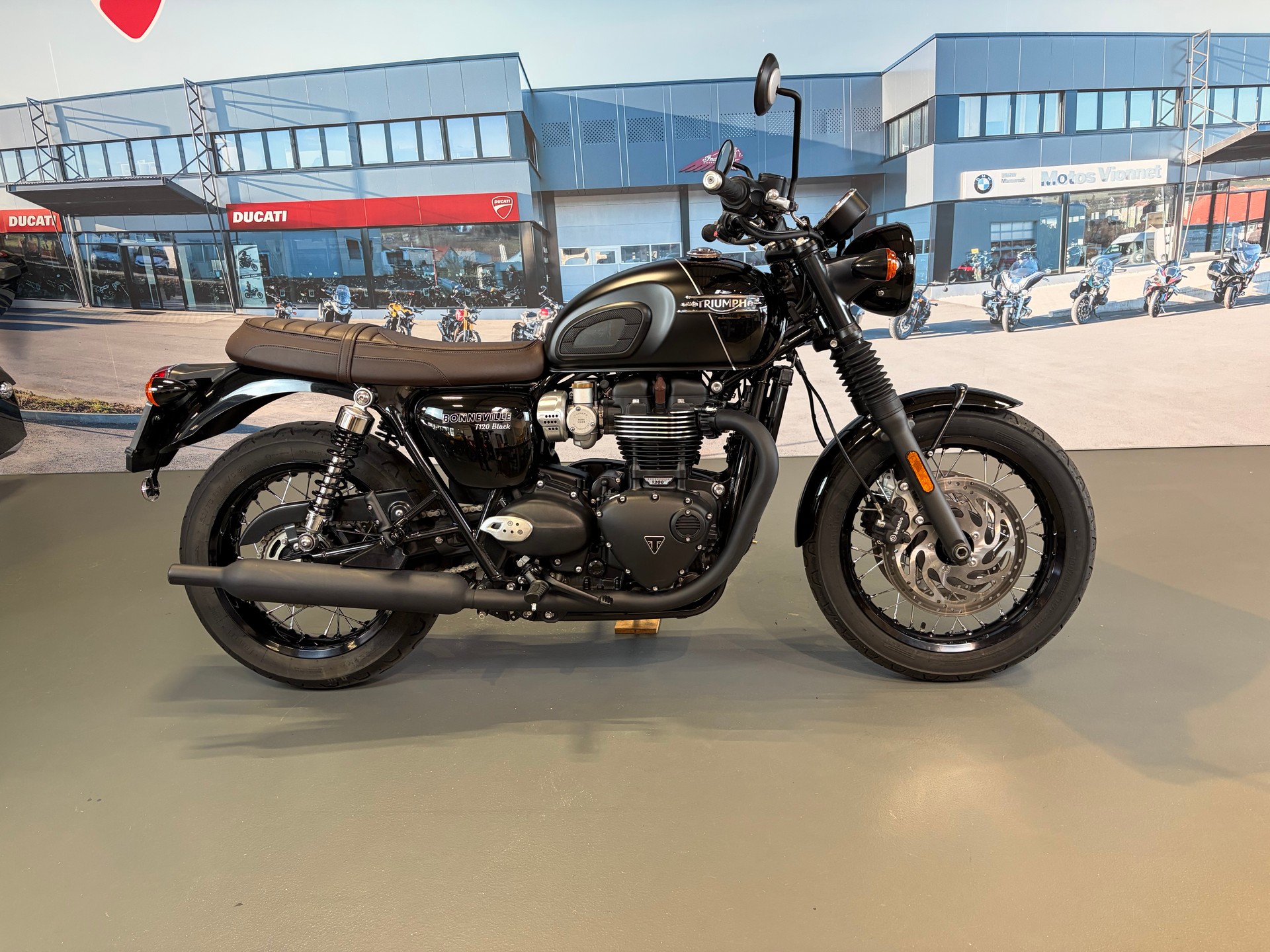 TRIUMPH Bonneville T120 Black-image-1