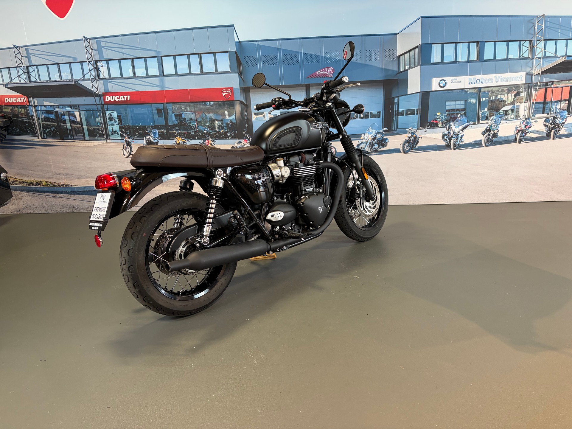 TRIUMPH Bonneville T120 Black-image-4