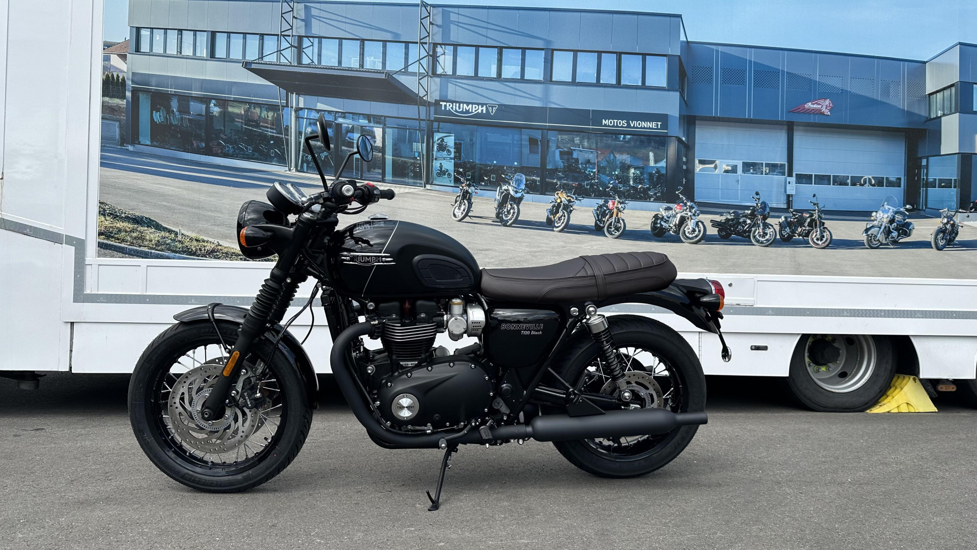 TRIUMPH Bonneville T120 Black