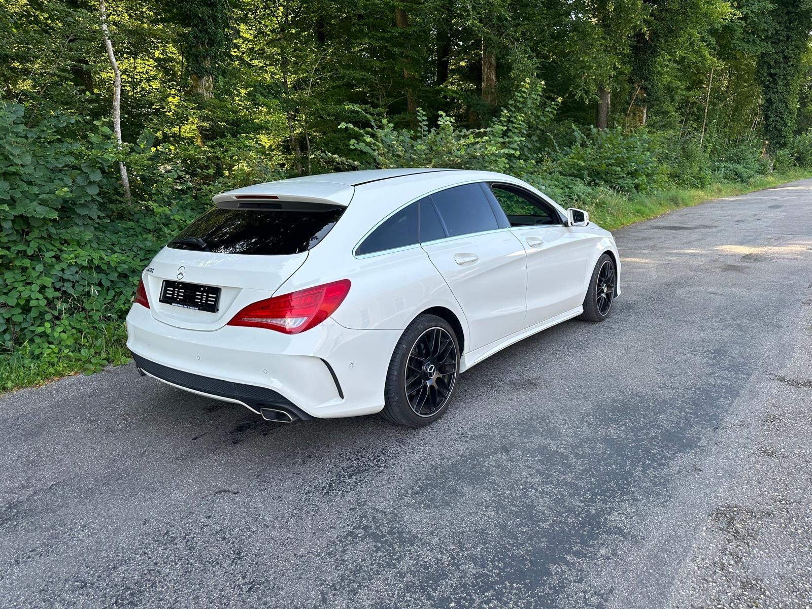 MERCEDES-BENZ CLA Shooting Brake 180 AMG Line 7G-DCT-showroom-element-2