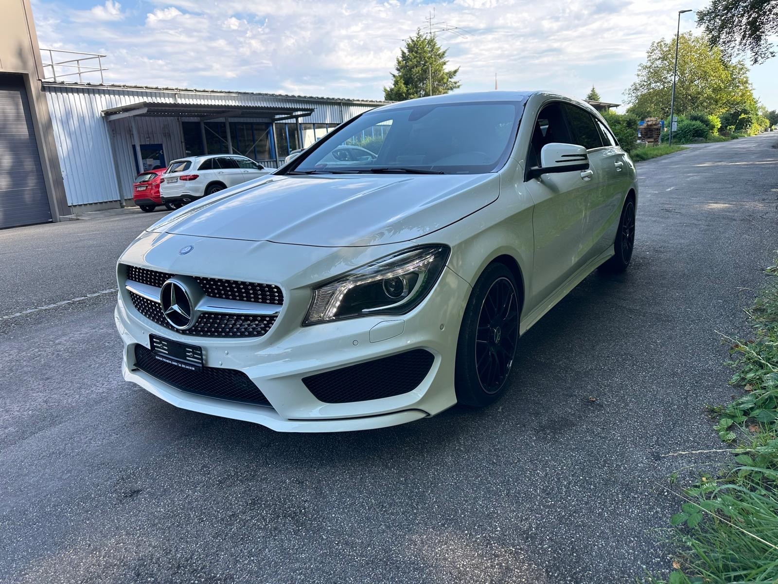 MERCEDES-BENZ CLA Shooting Brake 180 AMG Line 7G-DCT-showroom-element-1