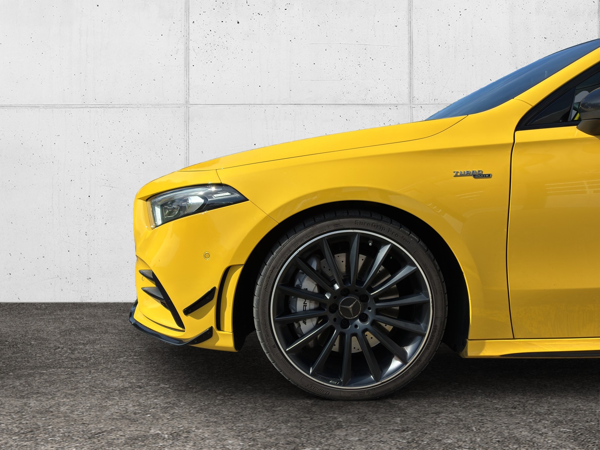 MERCEDES-BENZ A 35 AMG 4Matic Speedshift-image-4