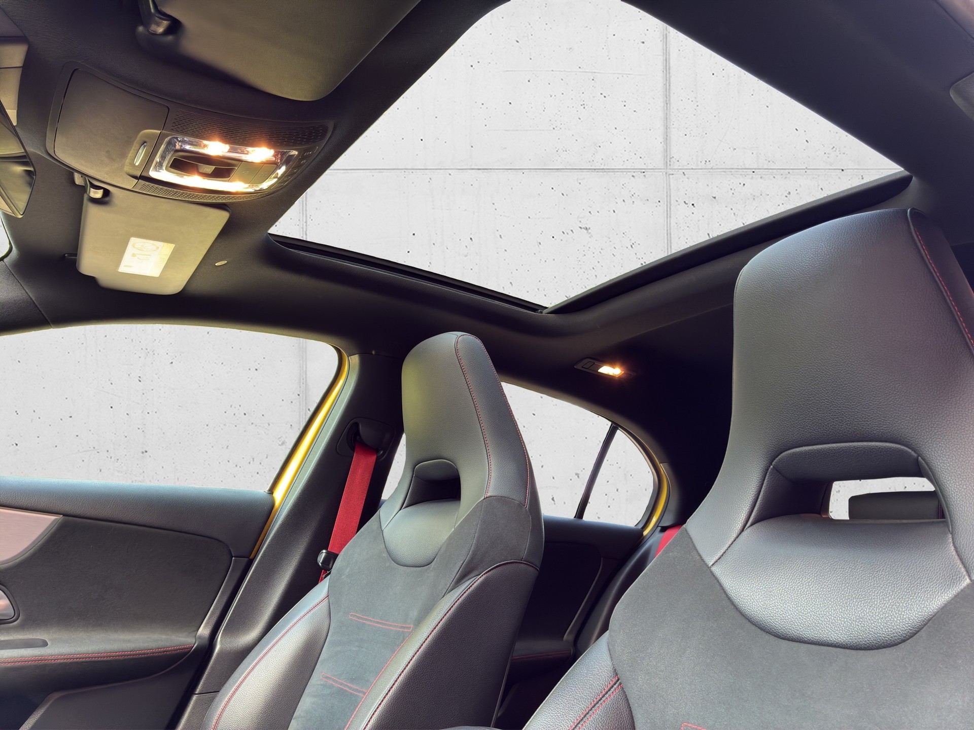 MERCEDES-BENZ A 35 AMG 4Matic Speedshift-image-11