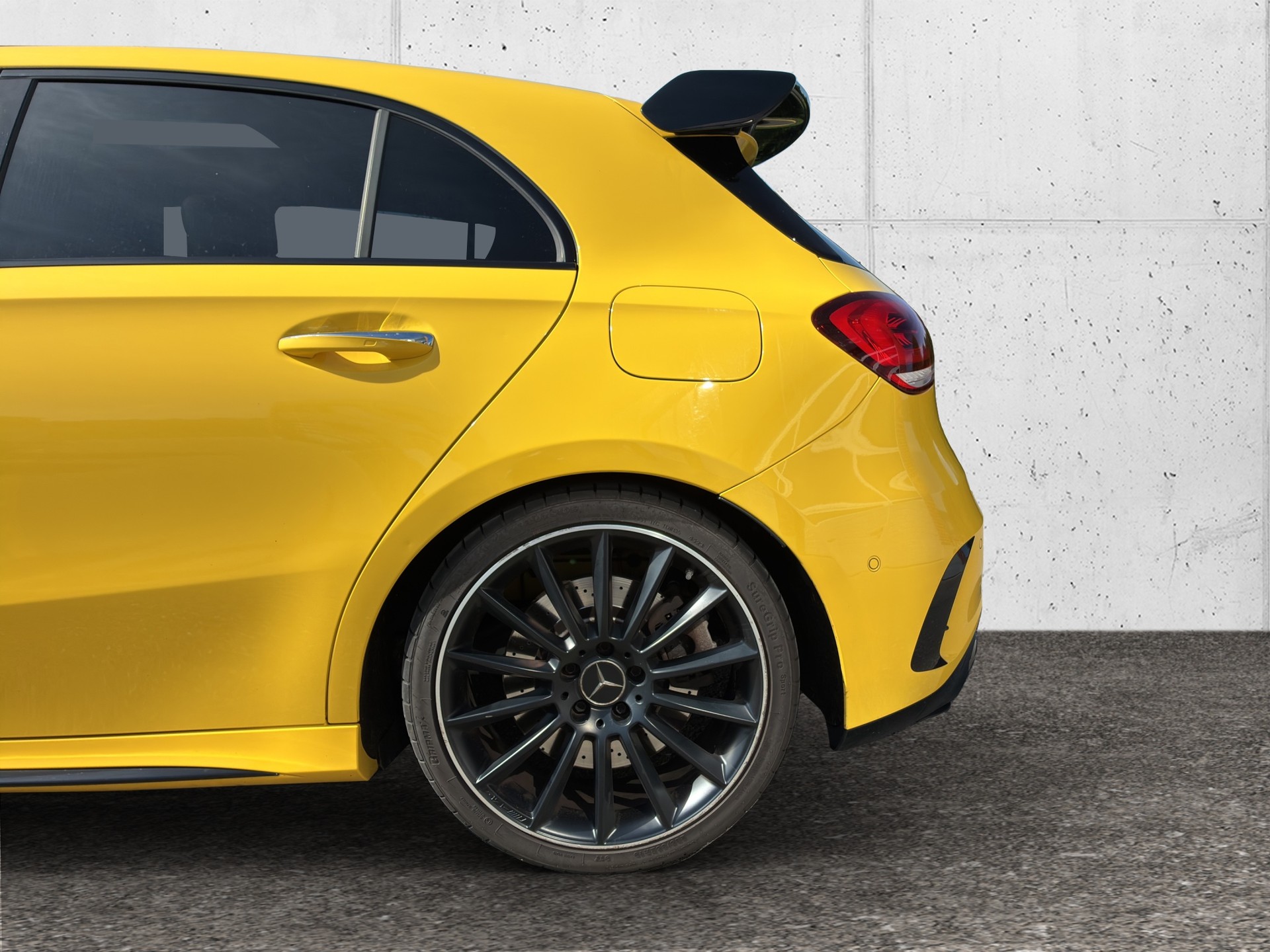 MERCEDES-BENZ A 35 AMG 4Matic Speedshift-image-5