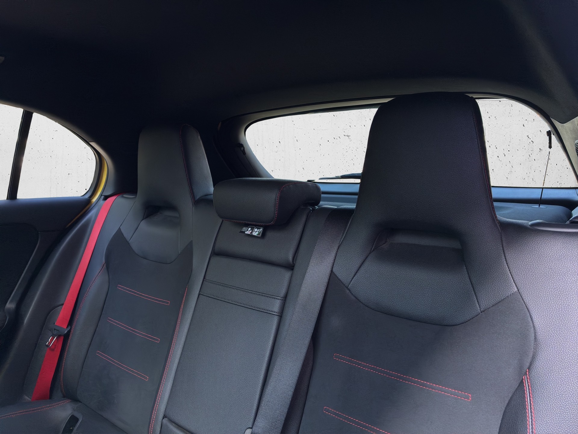 MERCEDES-BENZ A 35 AMG 4Matic Speedshift-image-21