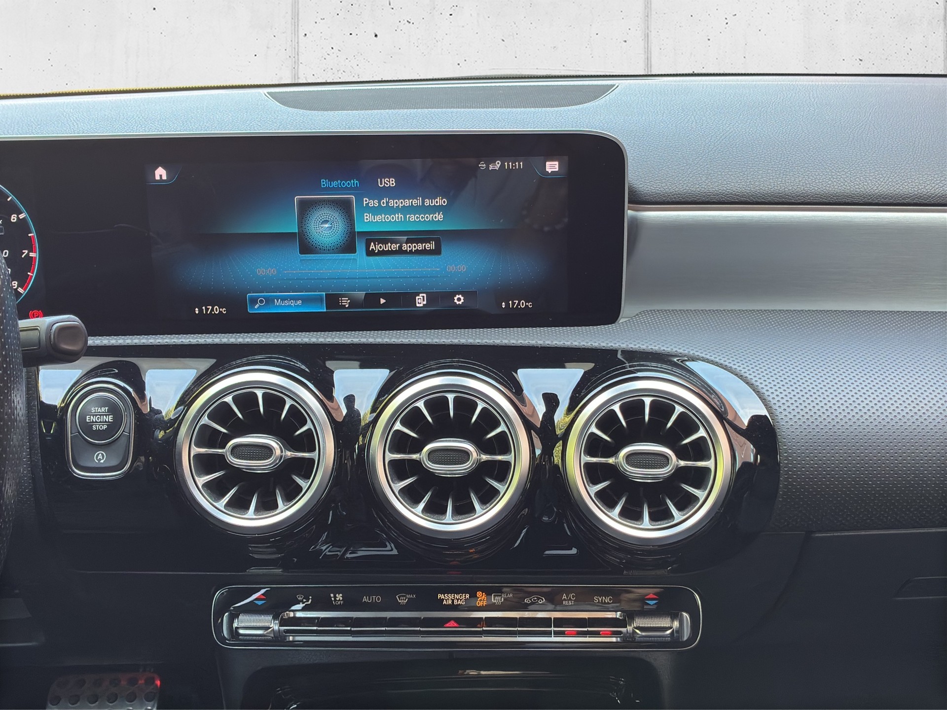MERCEDES-BENZ A 35 AMG 4Matic Speedshift-image-19