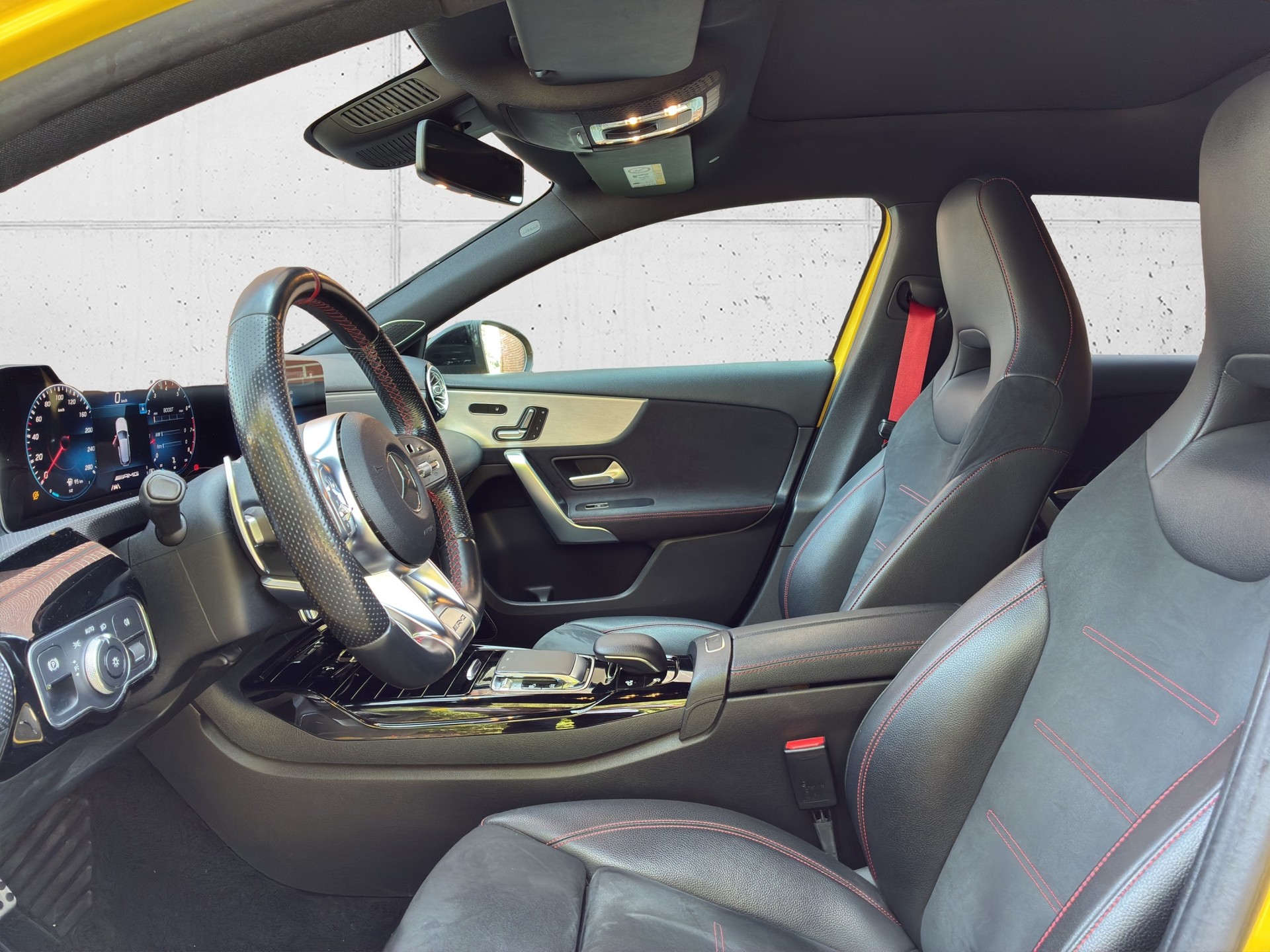 MERCEDES-BENZ A 35 AMG 4Matic Speedshift-image-10
