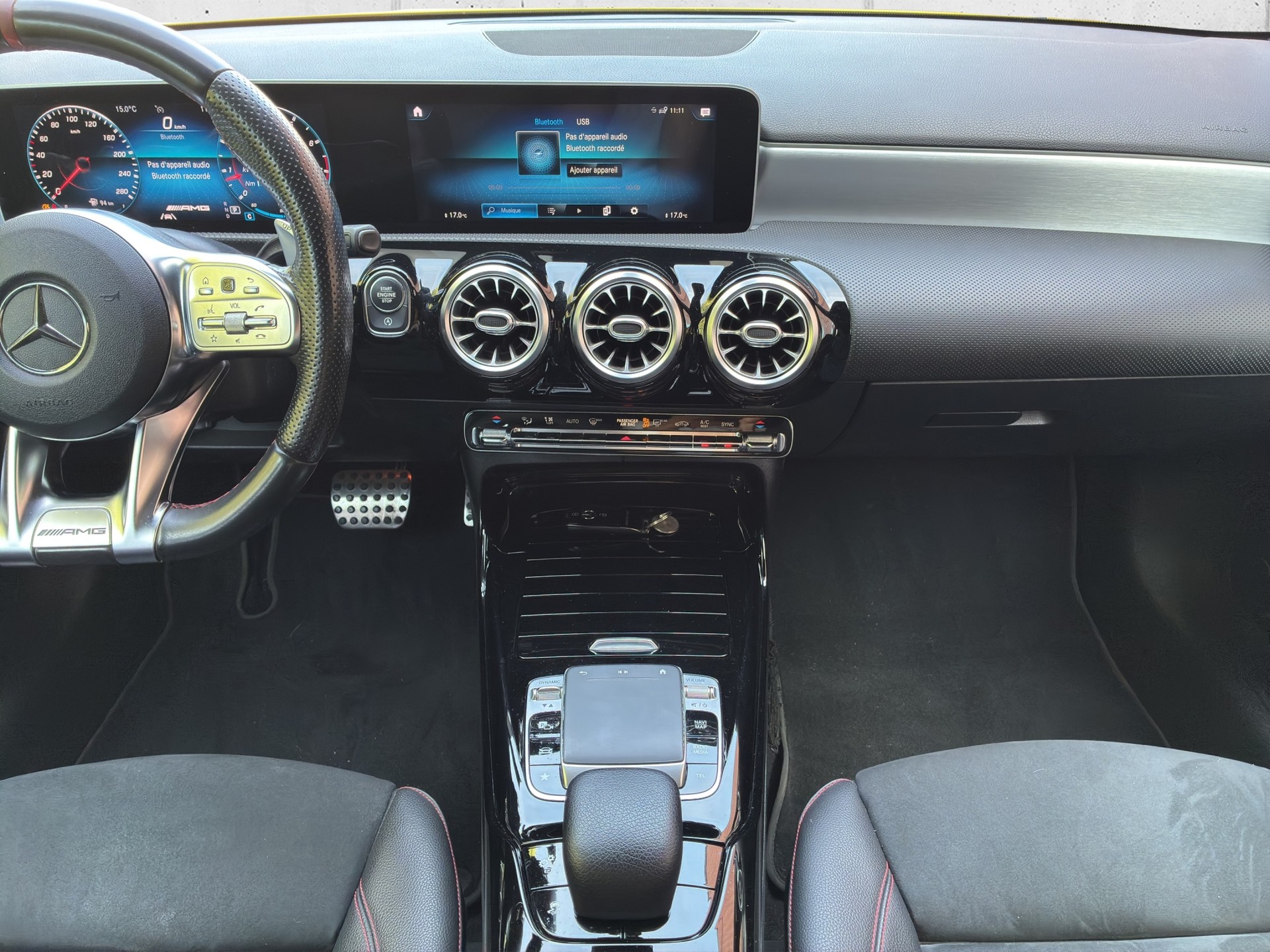 MERCEDES-BENZ A 35 AMG 4Matic Speedshift-image-18