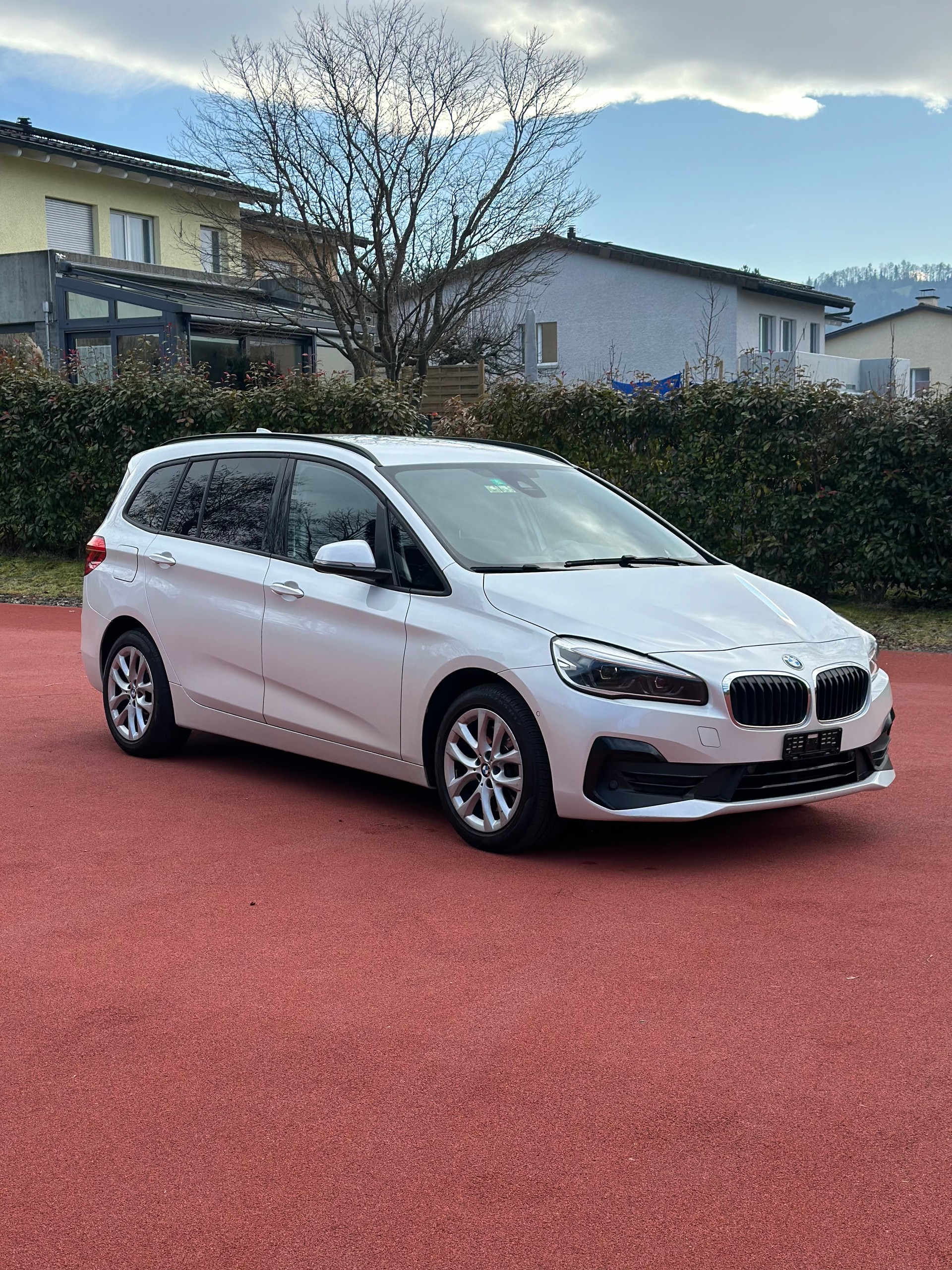 BMW 218d xDrive Gran Tourer Steptronic-image-2