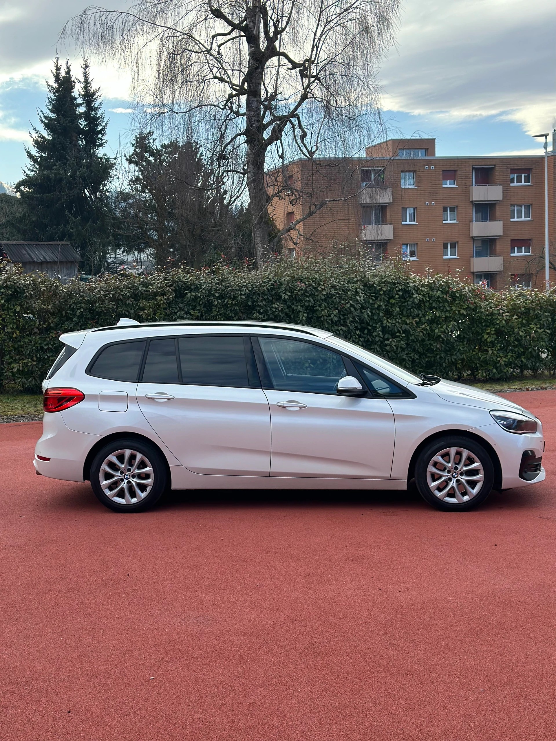 BMW 218d xDrive Gran Tourer Steptronic-image-3