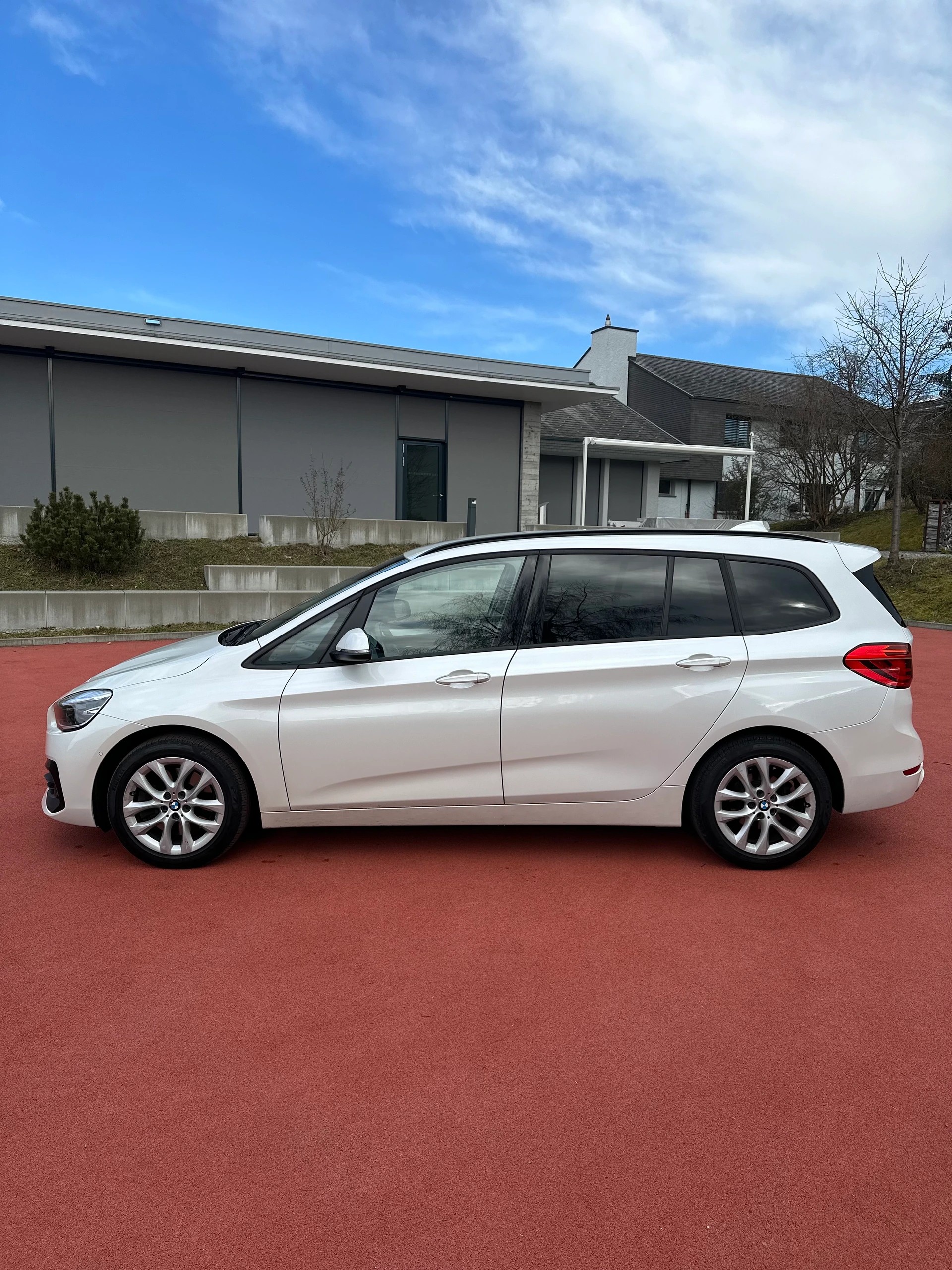 BMW 218d xDrive Gran Tourer Steptronic-image-8