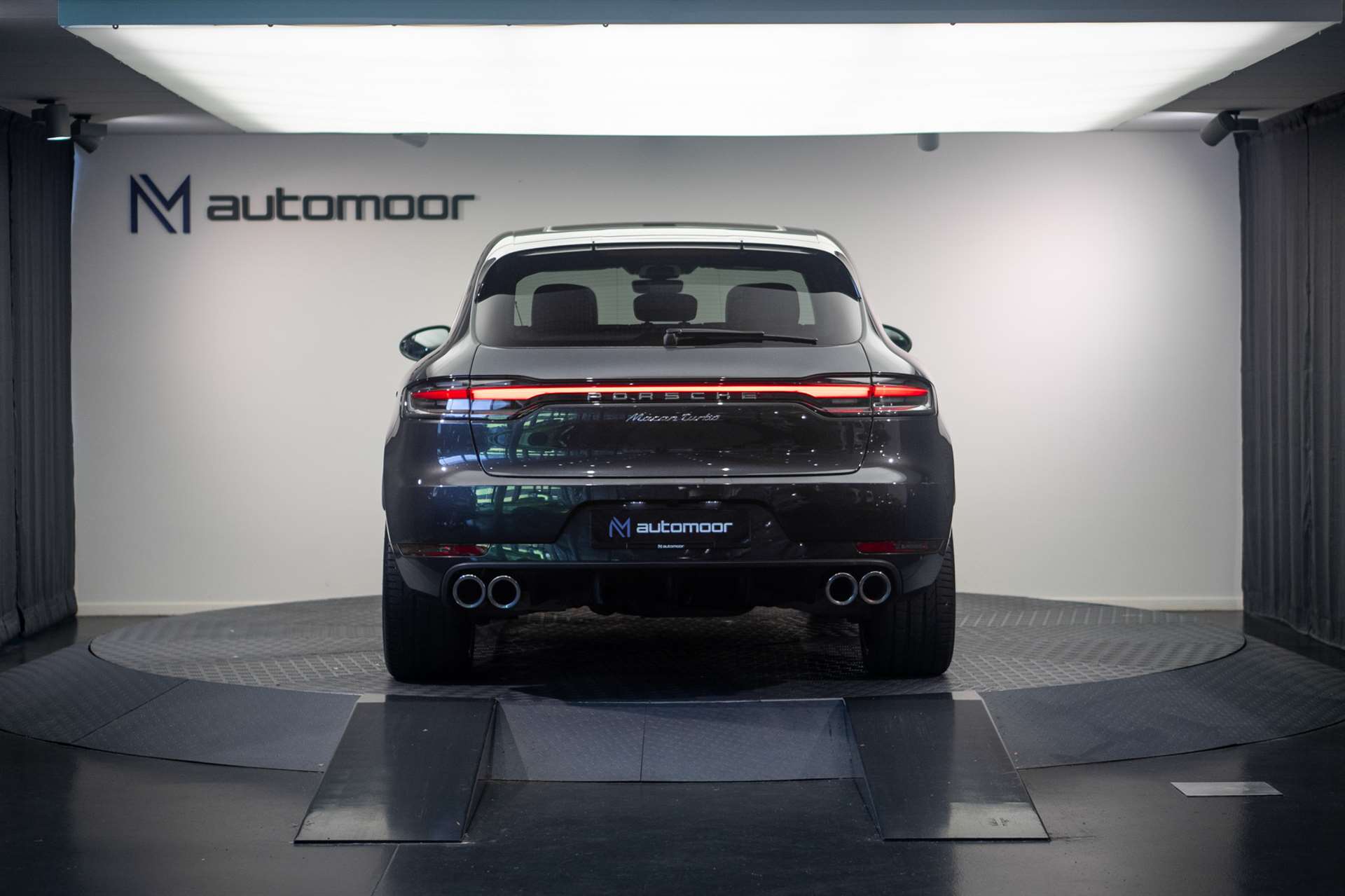PORSCHE Macan Turbo PDK *CH-Fahrzeug* *Alcantarahimmel* *Panorama* *Chrono*-image-5