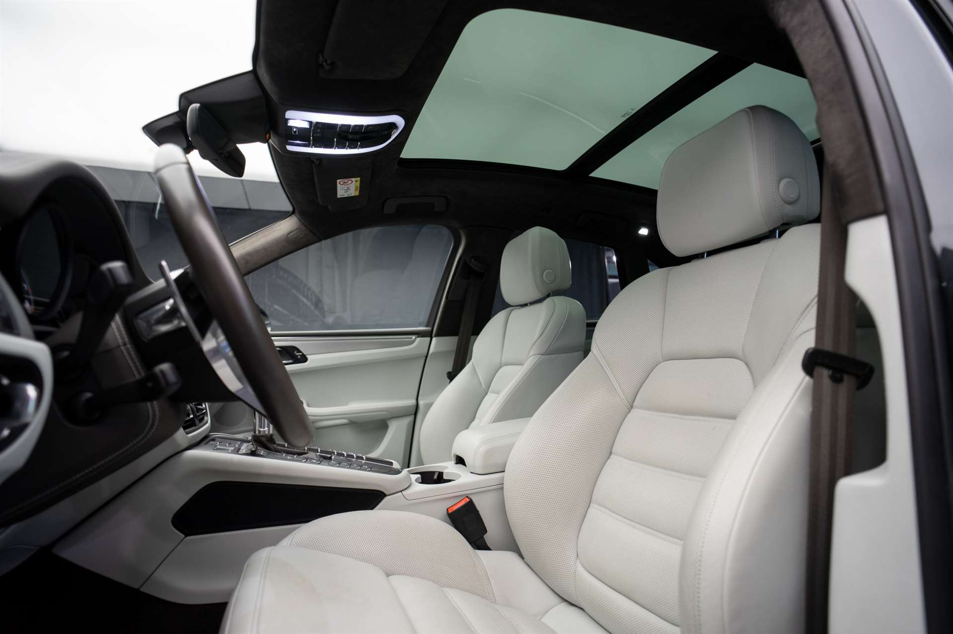 PORSCHE Macan Turbo PDK *CH-Fahrzeug* *Alcantarahimmel* *Panorama* *Chrono*-image-18