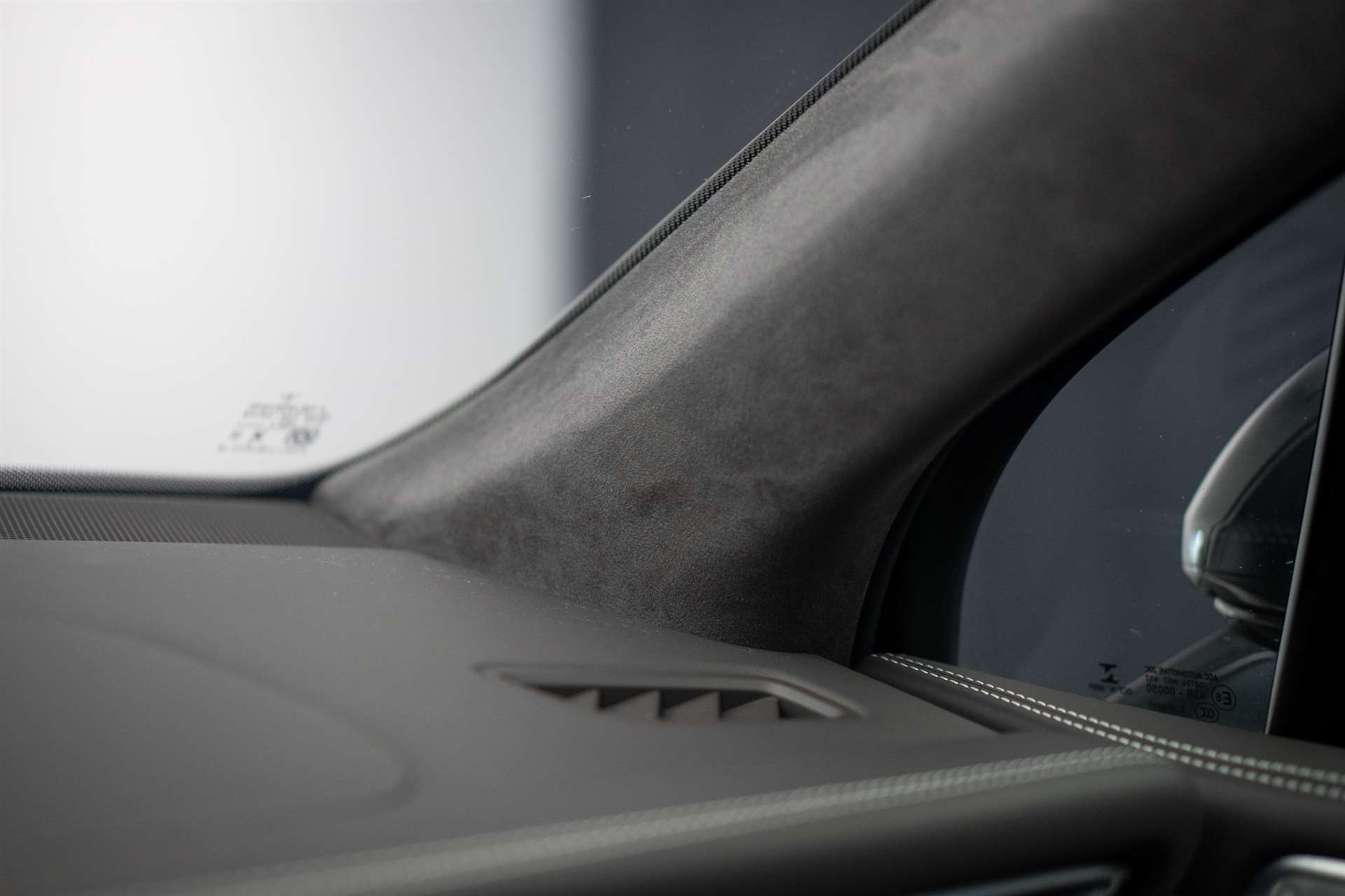PORSCHE Macan Turbo PDK *CH-Fahrzeug* *Alcantarahimmel* *Panorama* *Chrono*-image-28