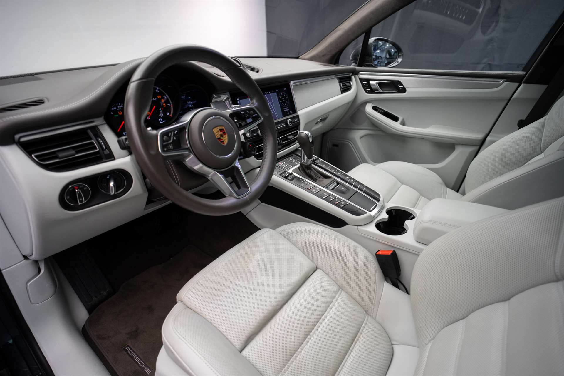 PORSCHE Macan Turbo PDK *CH-Fahrzeug* *Alcantarahimmel* *Panorama* *Chrono*-image-15