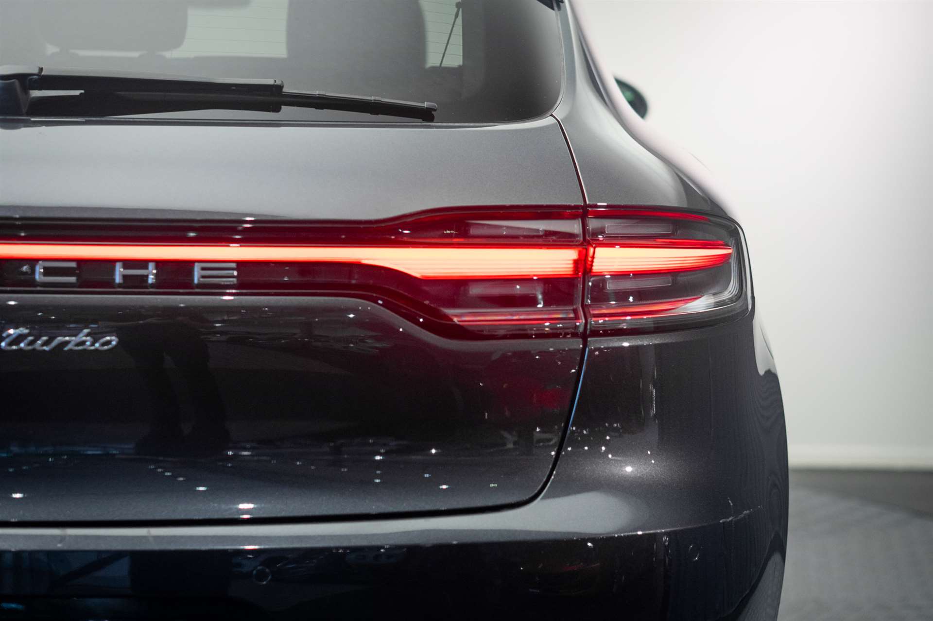 PORSCHE Macan Turbo PDK *CH-Fahrzeug* *Alcantarahimmel* *Panorama* *Chrono*-image-11