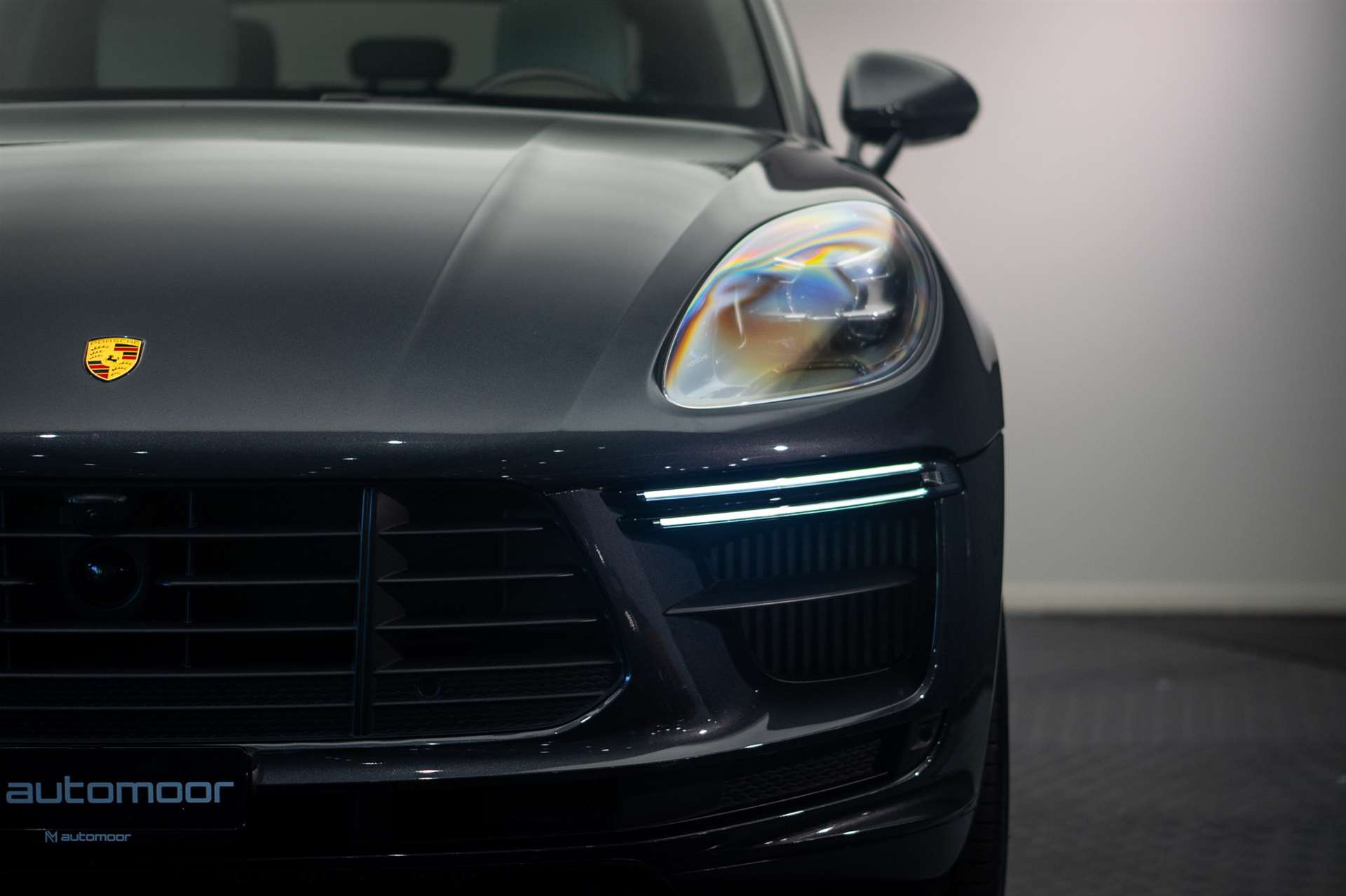 PORSCHE Macan Turbo PDK *CH-Fahrzeug* *Alcantarahimmel* *Panorama* *Chrono*-image-9