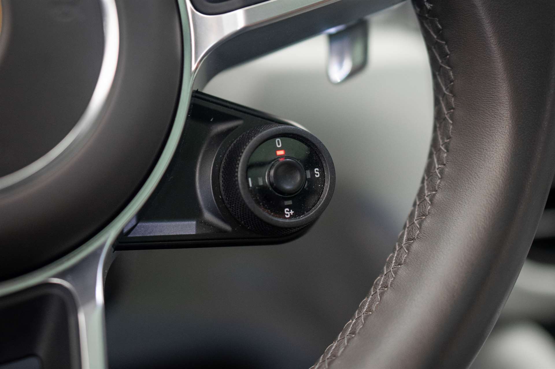PORSCHE Macan Turbo PDK *CH-Fahrzeug* *Alcantarahimmel* *Panorama* *Chrono*-image-29