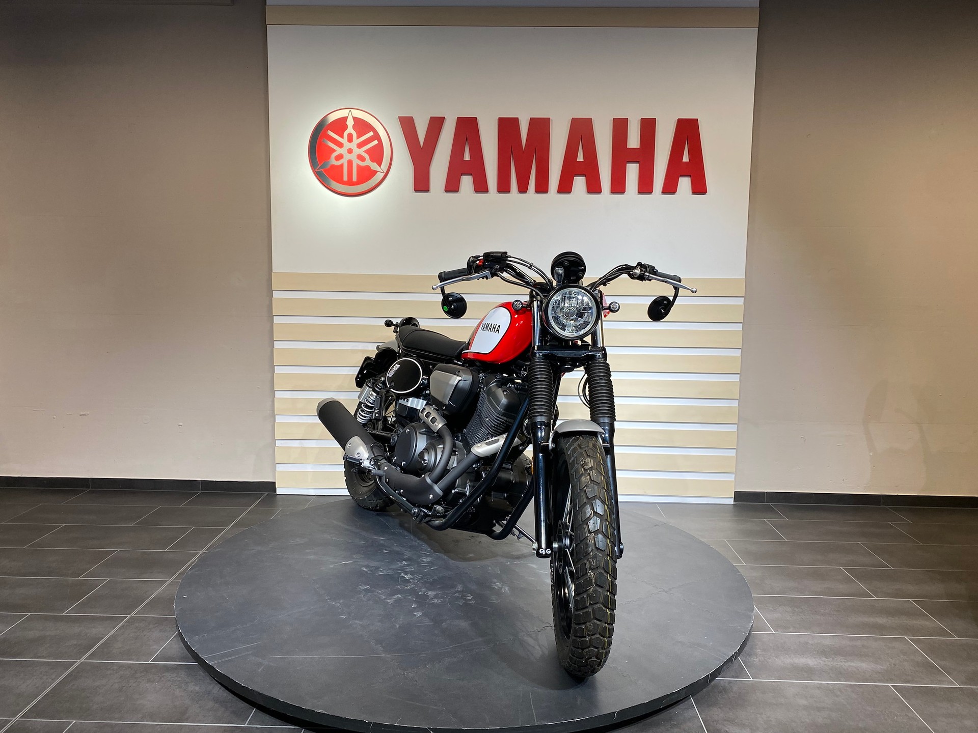 YAMAHA SCR 950 Vintage-showroom-element-1