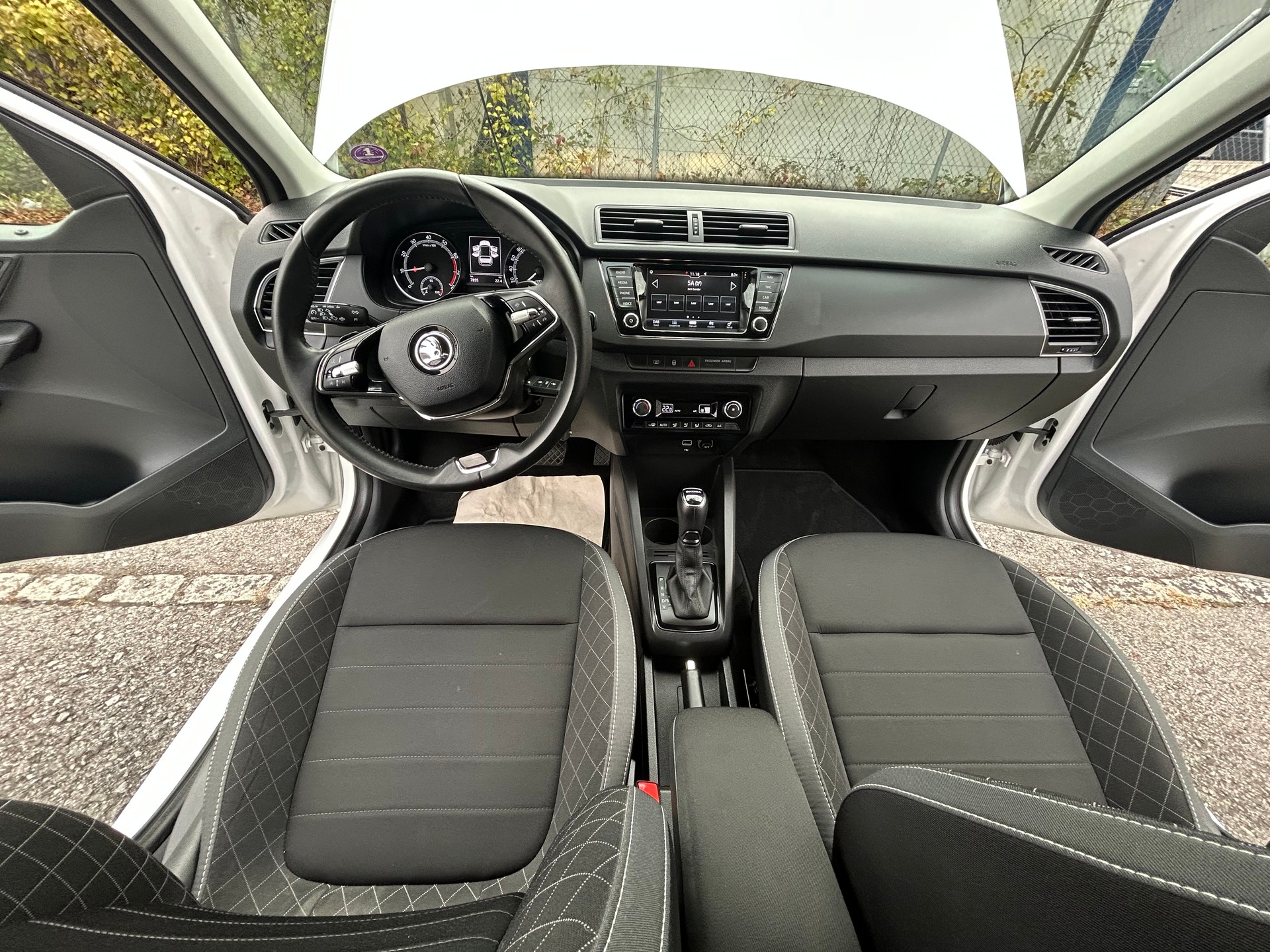 SKODA Fabia 1.0 TSI Ambition DSG-image-9
