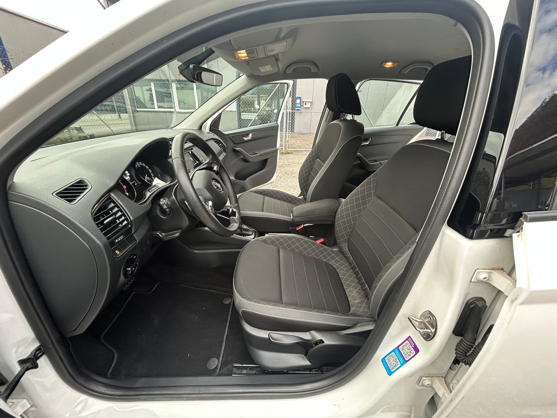 SKODA Fabia 1.0 TSI Ambition DSG-image-10