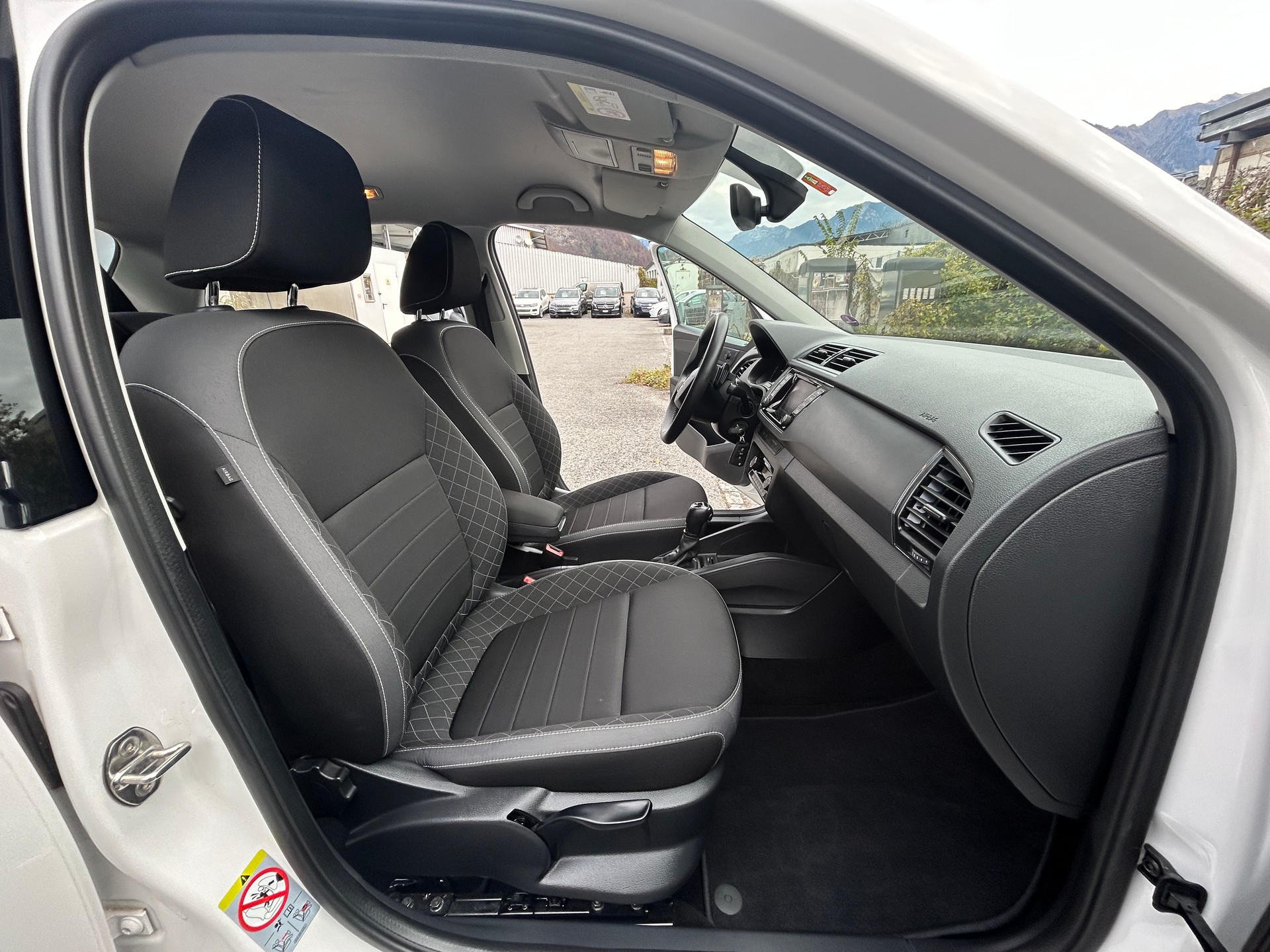 SKODA Fabia 1.0 TSI Ambition DSG-image-11