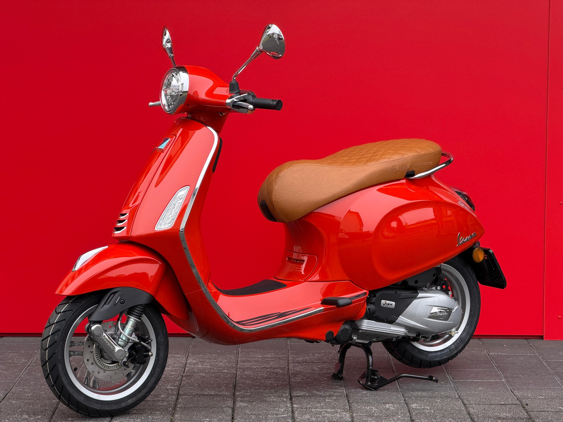 PIAGGIO Vespa 125 Primavera ABS Celebrate 40th-image-7