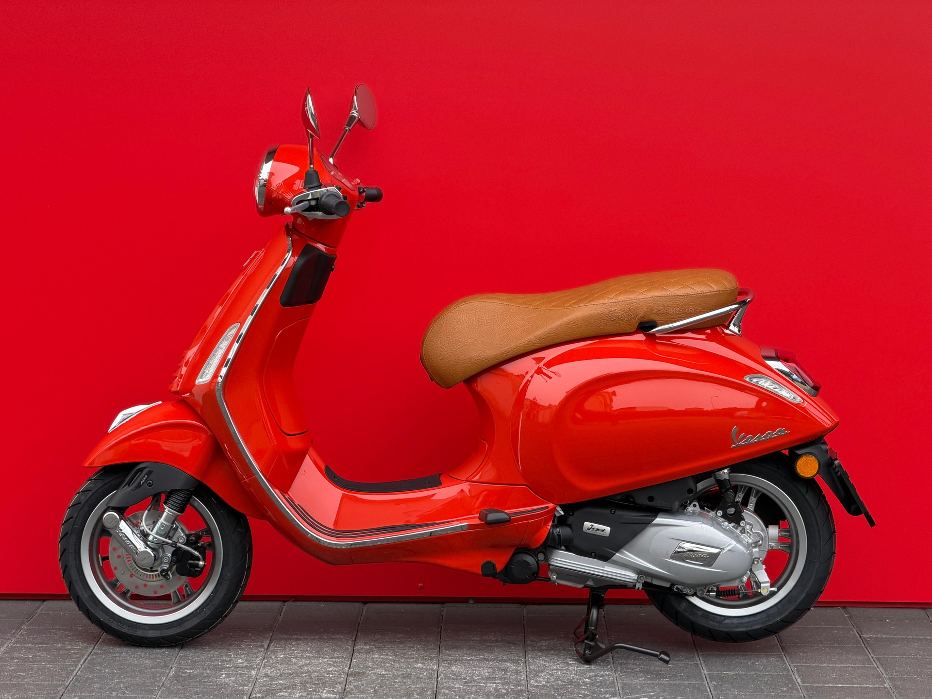 PIAGGIO Vespa 125 Primavera ABS Celebrate 40th-image-2