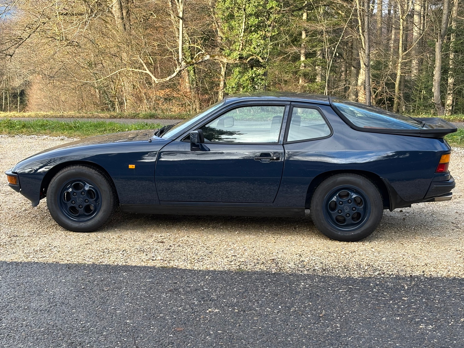 PORSCHE 924 Turbo-image-9