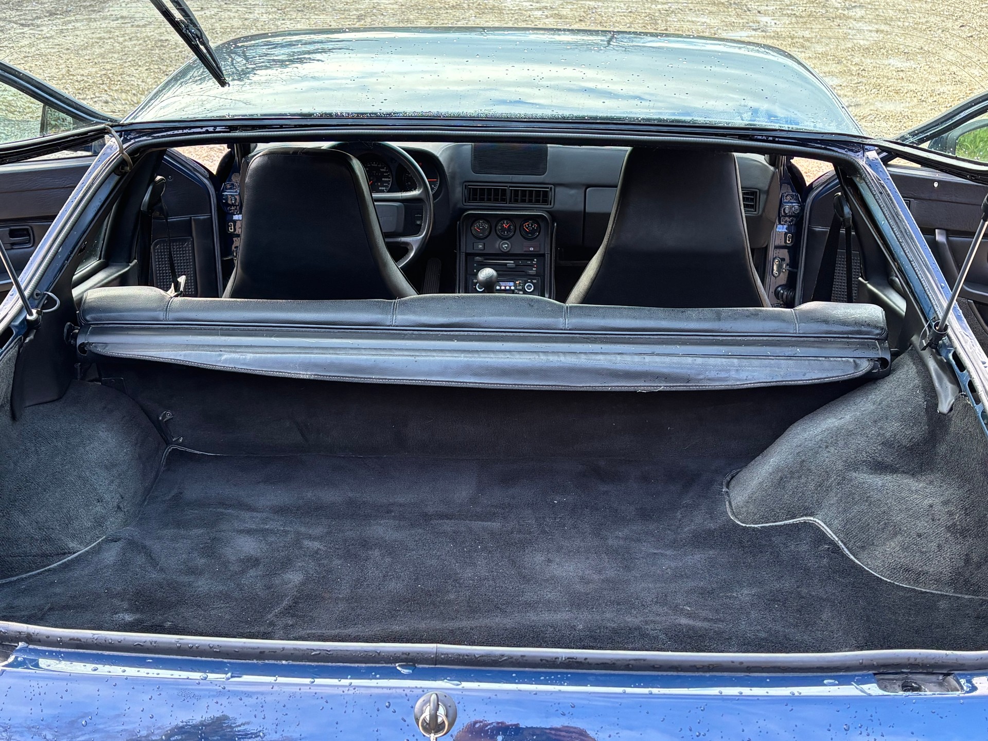 PORSCHE 924 Turbo-image-13