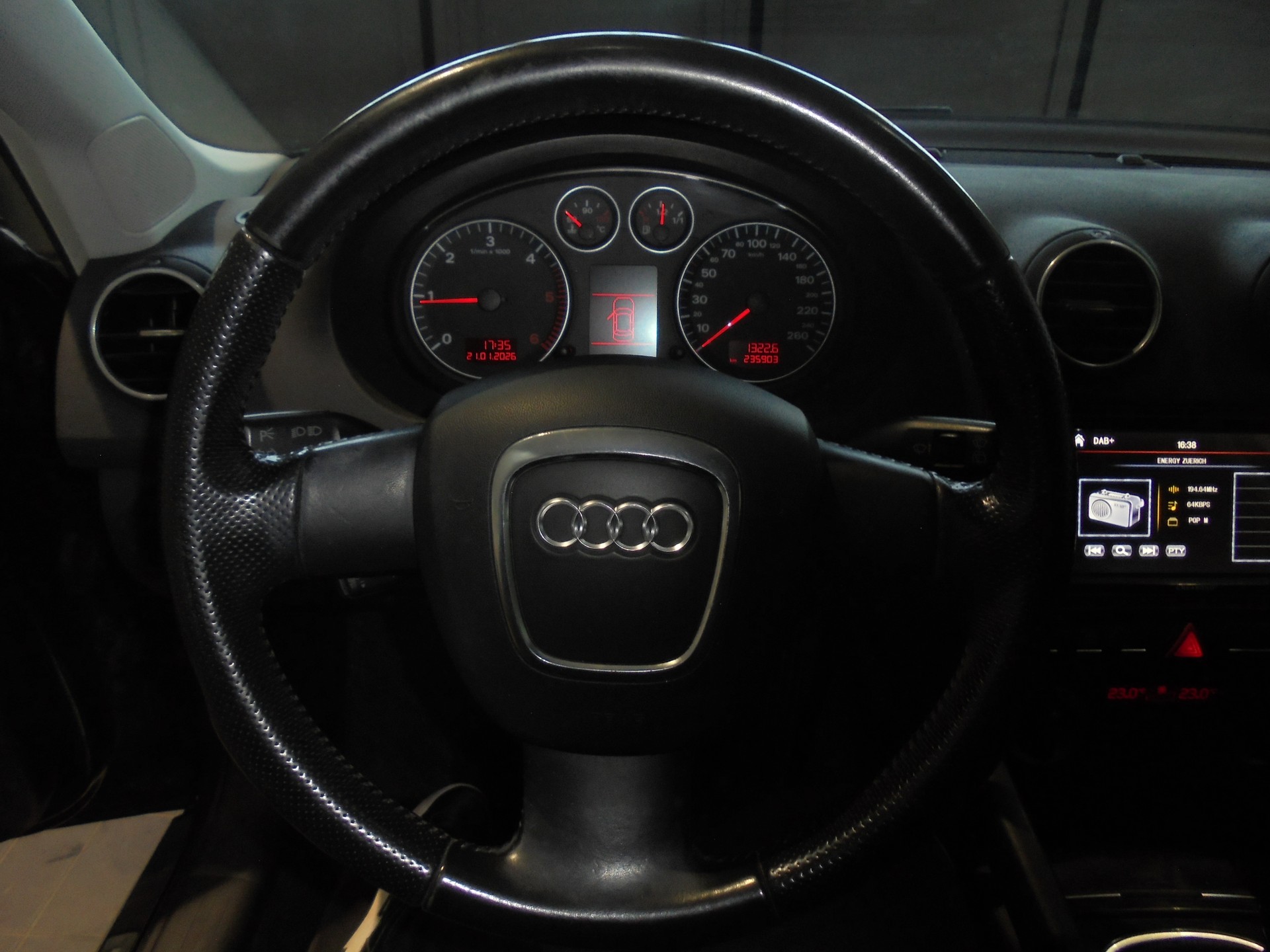 AUDI A3 Sportback 2.0 TDI Ambiente-image-5