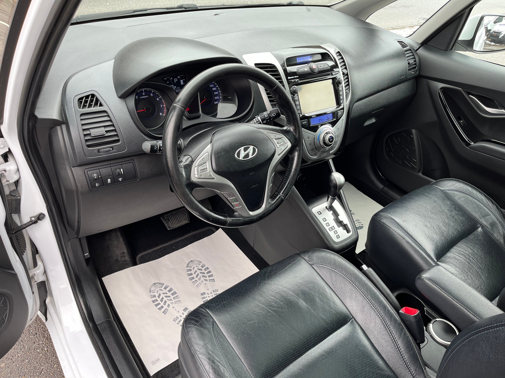 HYUNDAI iX20 1.6 Premium Automatic-image-10