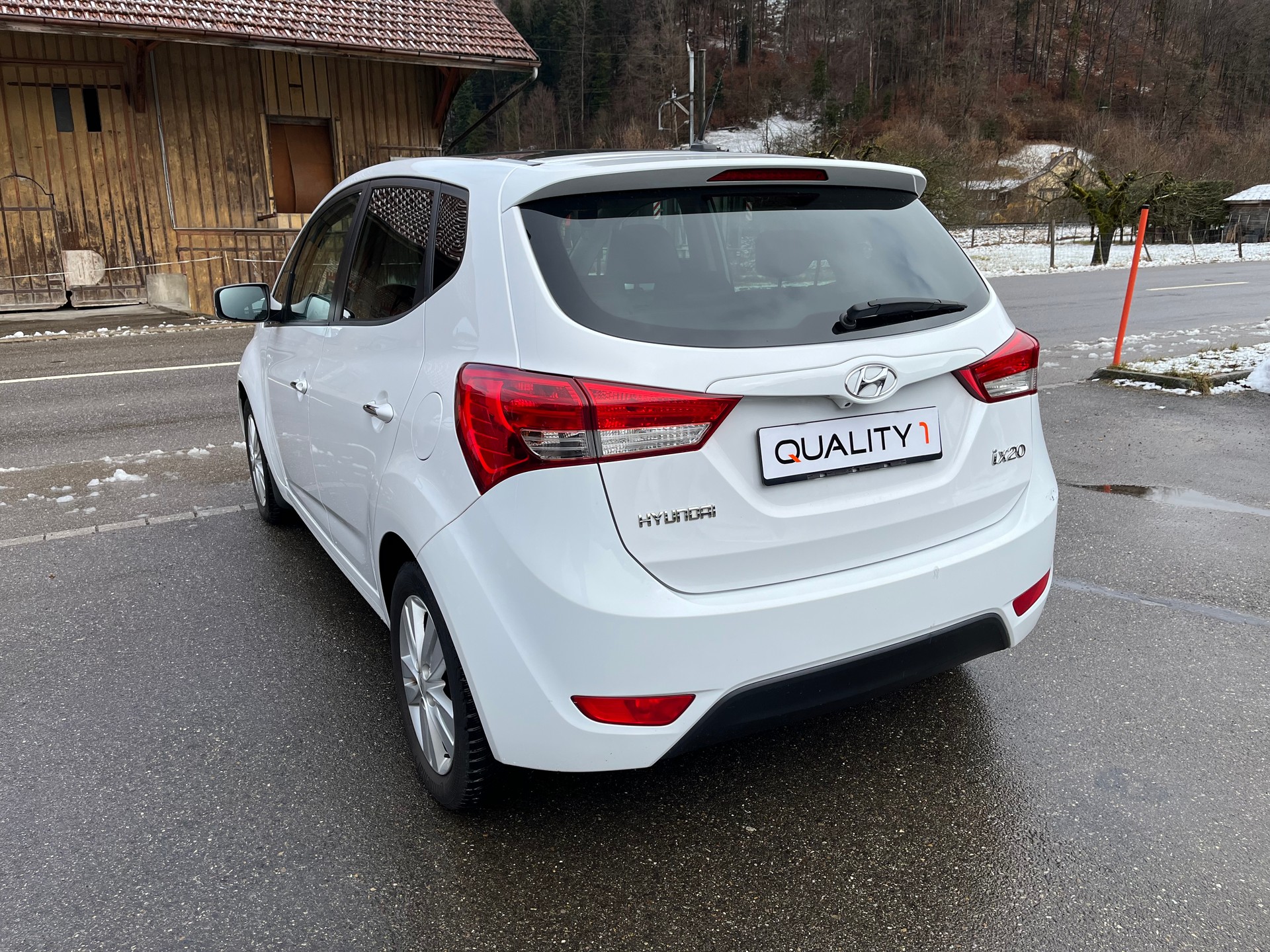HYUNDAI iX20 1.6 Premium Automatic-image-2