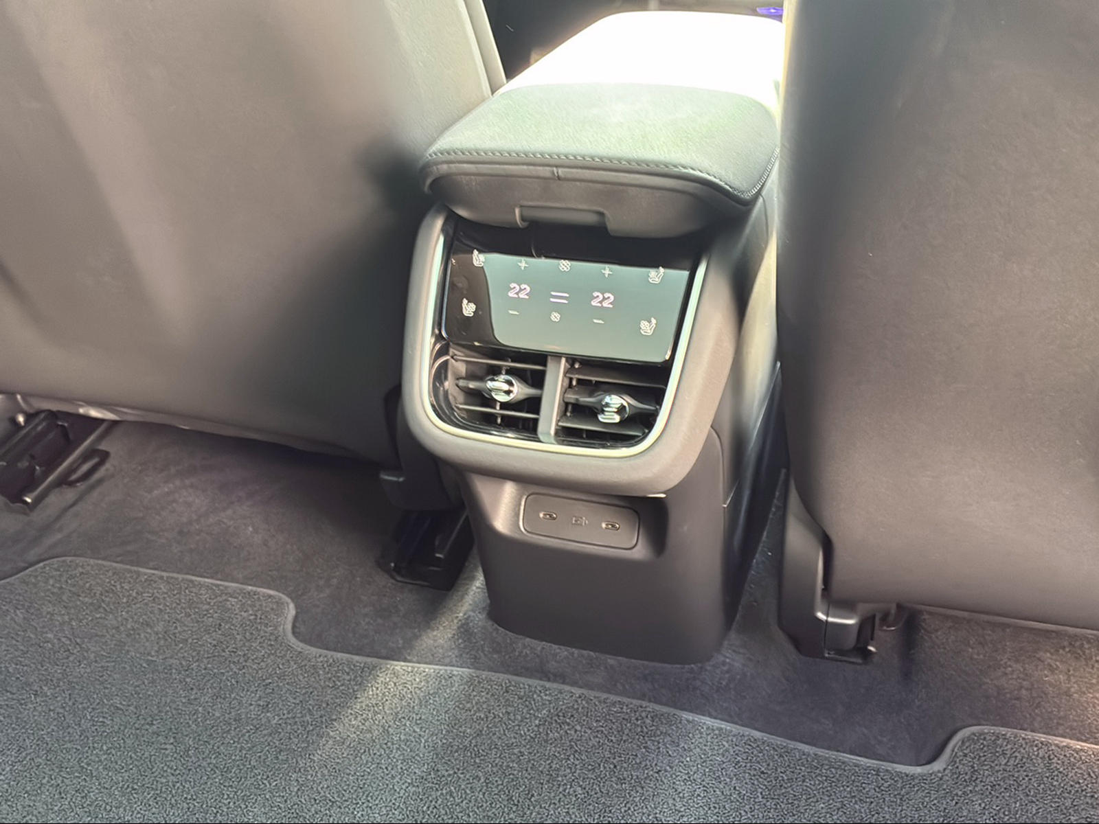 VOLVO ES90 Ultra-image-13
