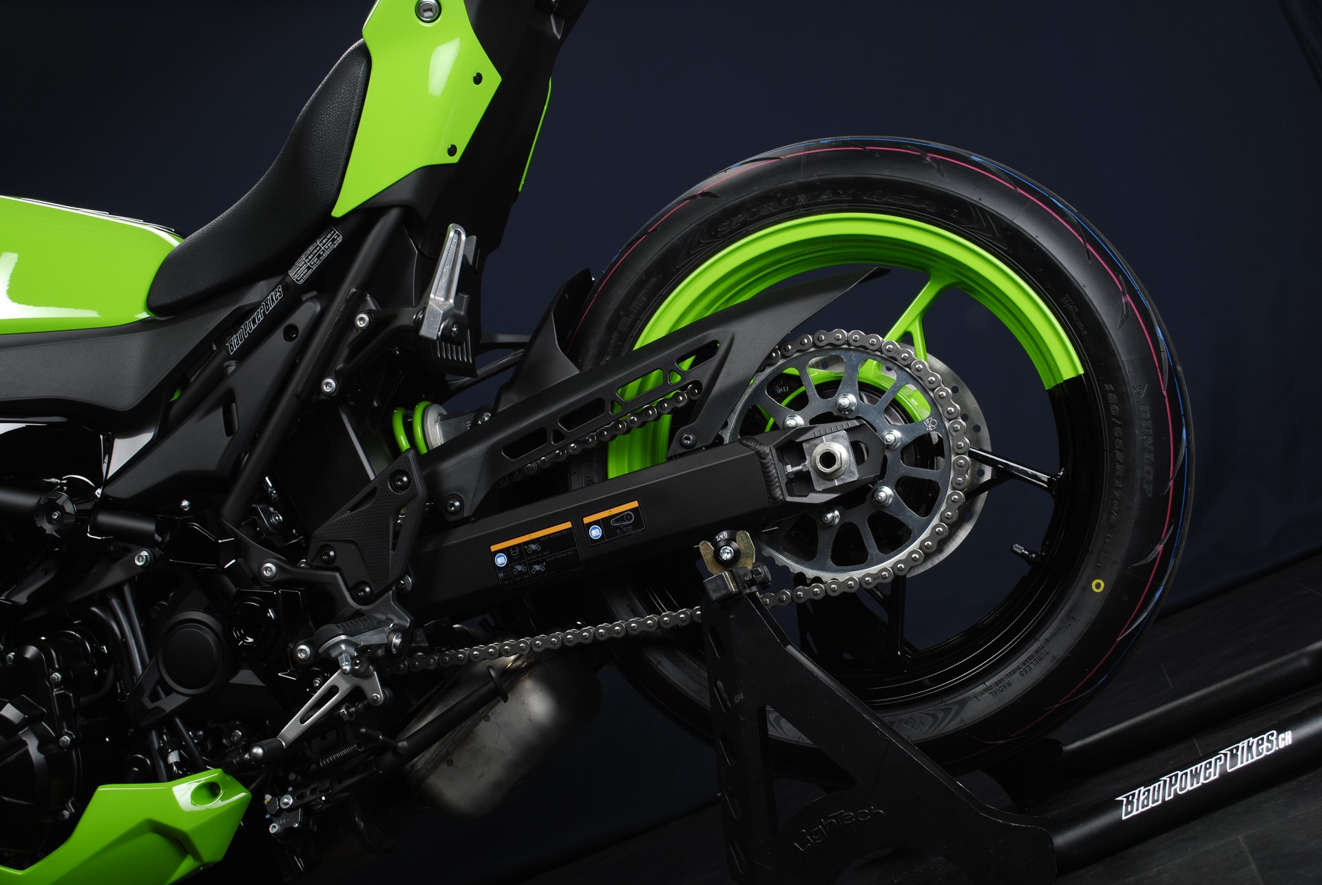 KAWASAKI Z 900 (35kW) MY26 - Sonderumbau Racing green-image-13