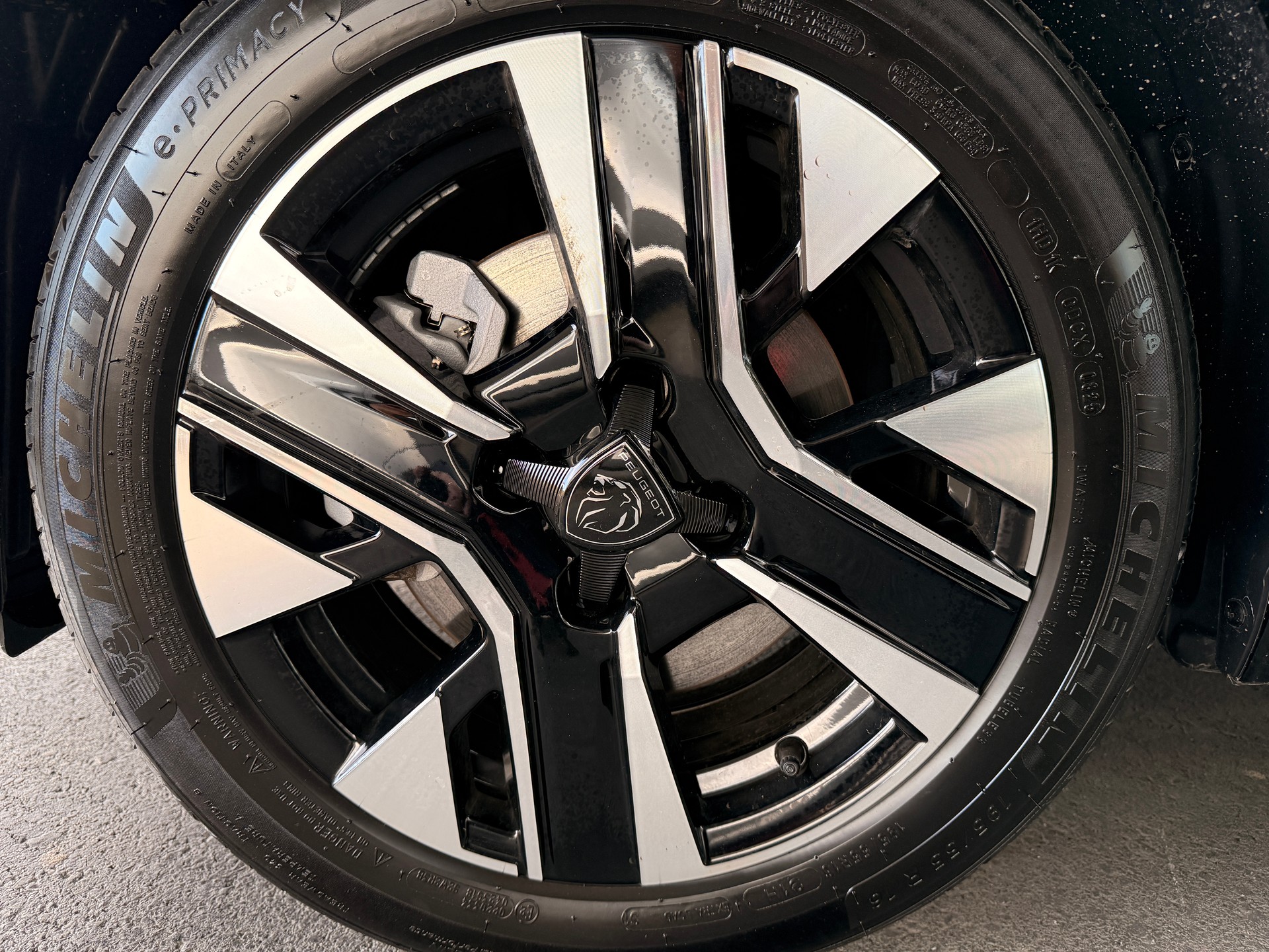PEUGEOT 208 1.2 MHEV 145 GT-image-11