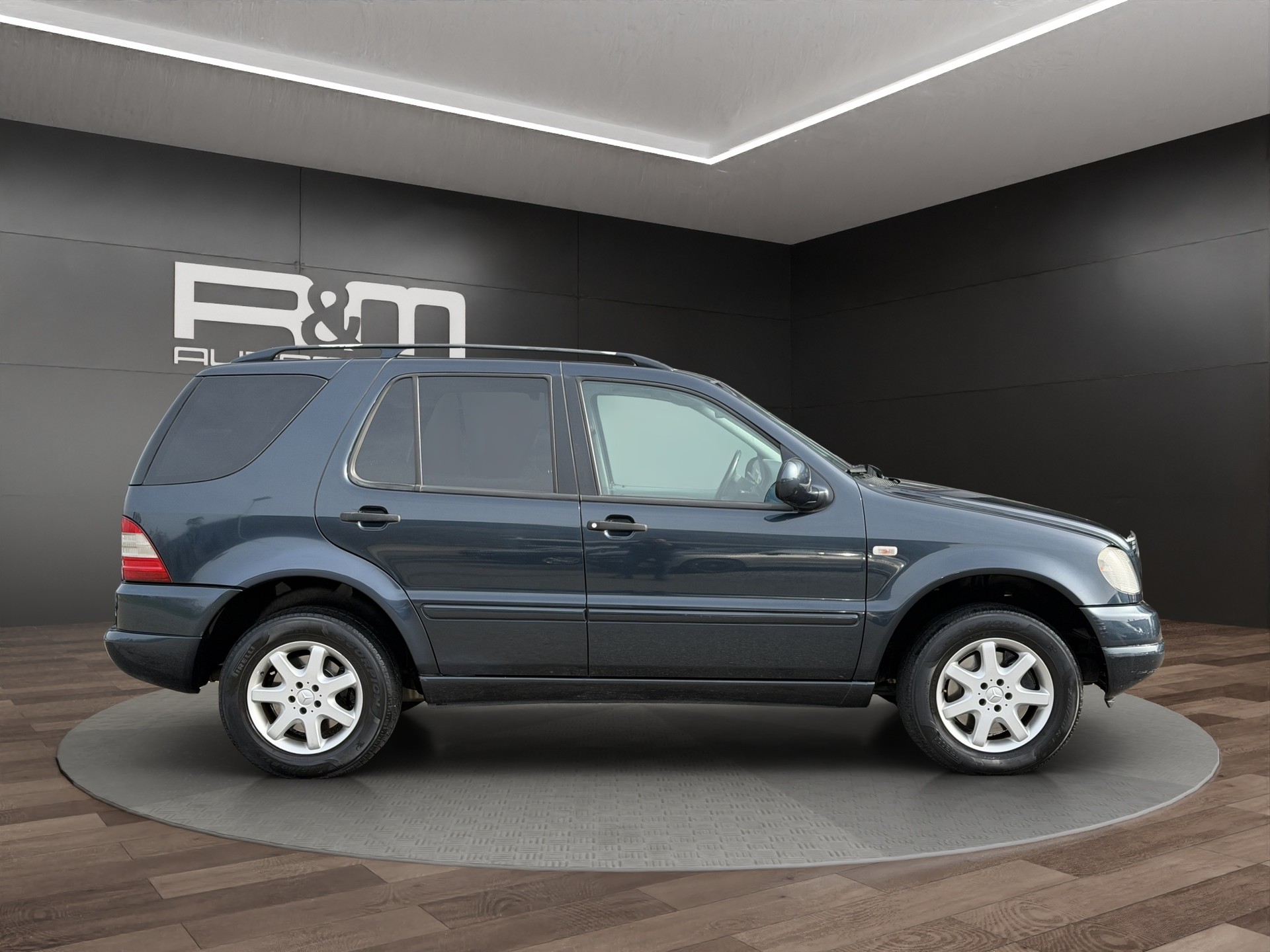 MERCEDES-BENZ ML 430 Automatic-showroom-element-3