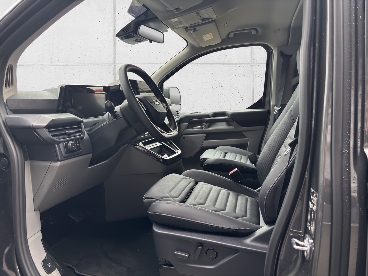 FORD Tourneo C Bus 320 L1 2.0 EcoBlue 170 Titanium X-image-8