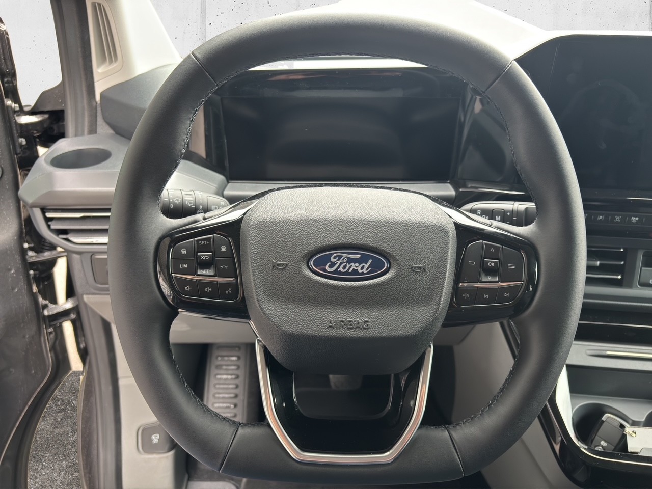 FORD Tourneo C Bus 320 L1 2.0 EcoBlue 170 Titanium X-image-9