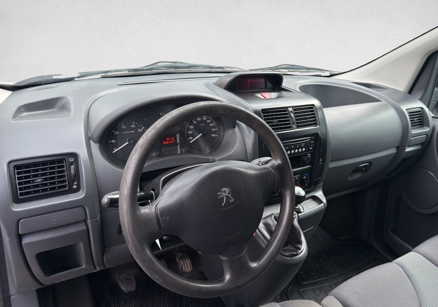 PEUGEOT Expert 2.0 HDi 229 L2H1-image-11