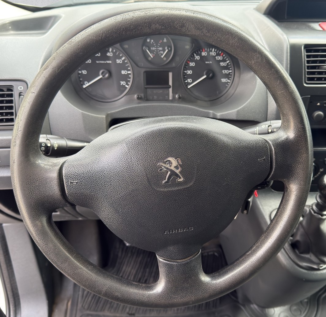 PEUGEOT Expert 2.0 HDi 229 L2H1-image-8