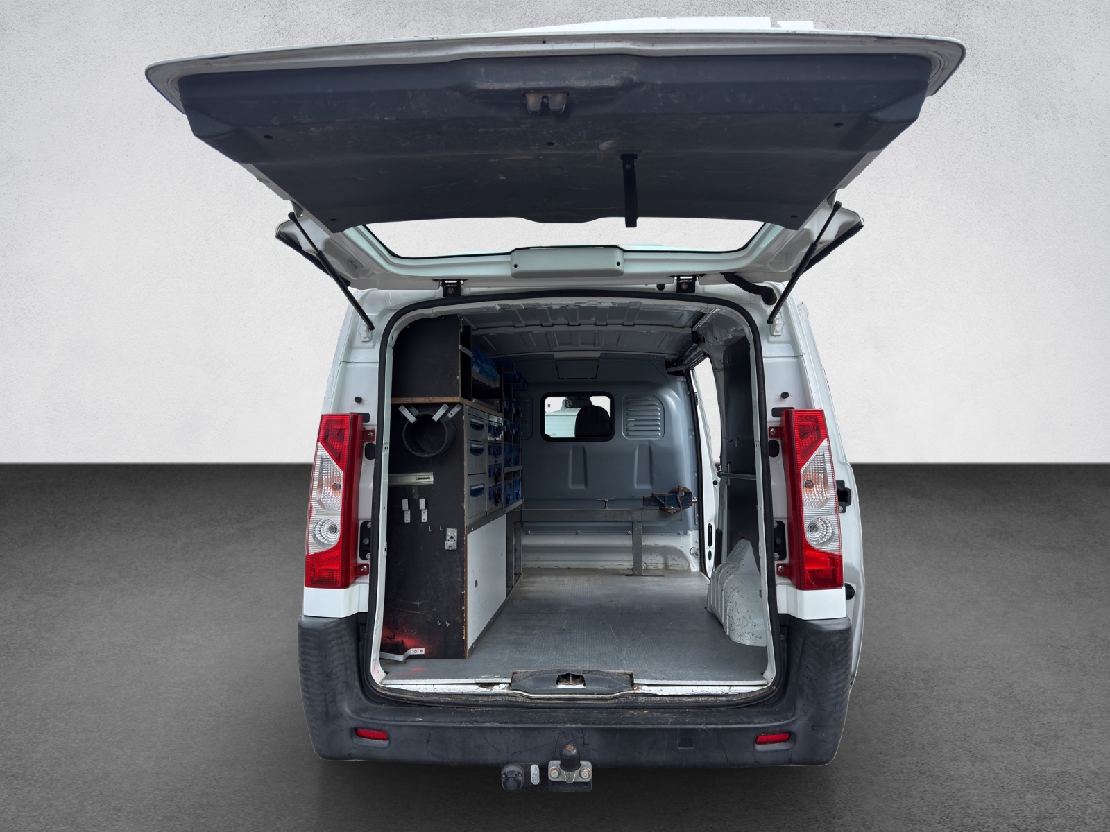 PEUGEOT Expert 2.0 HDi 229 L2H1-image-17