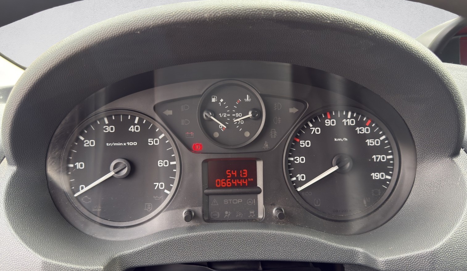 PEUGEOT Expert 2.0 HDi 229 L2H1-image-9