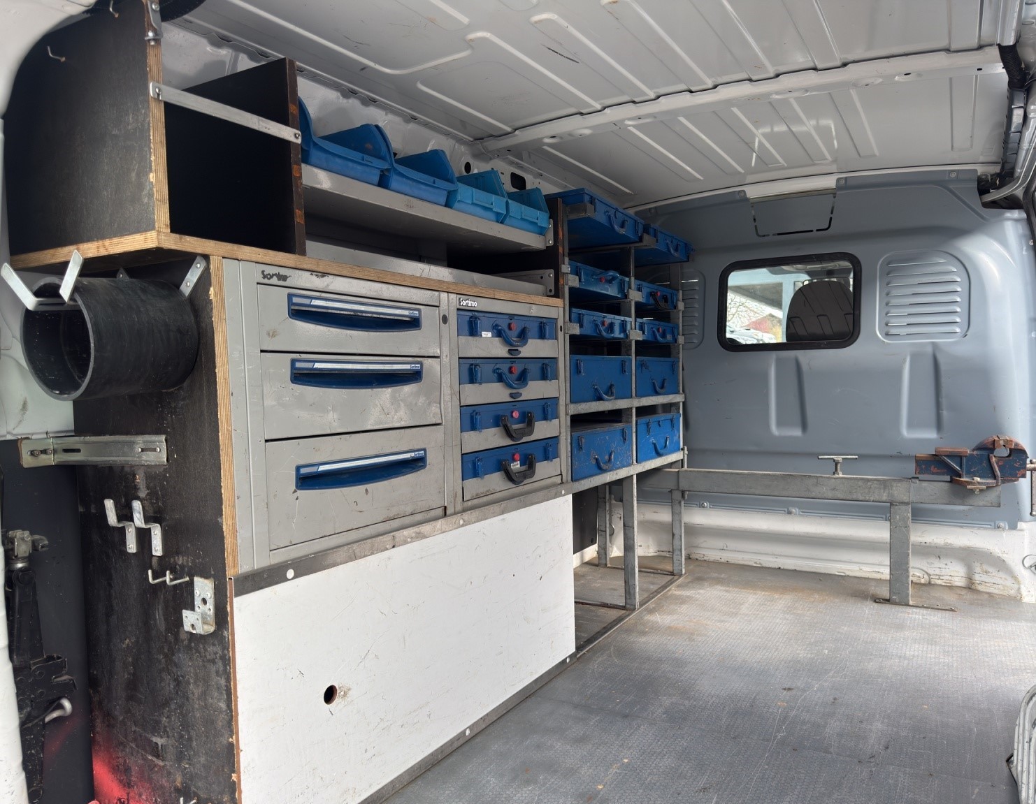 PEUGEOT Expert 2.0 HDi 229 L2H1-image-16