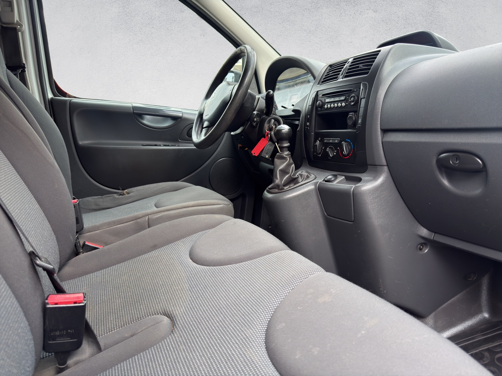PEUGEOT Expert 2.0 HDi 229 L2H1-image-13