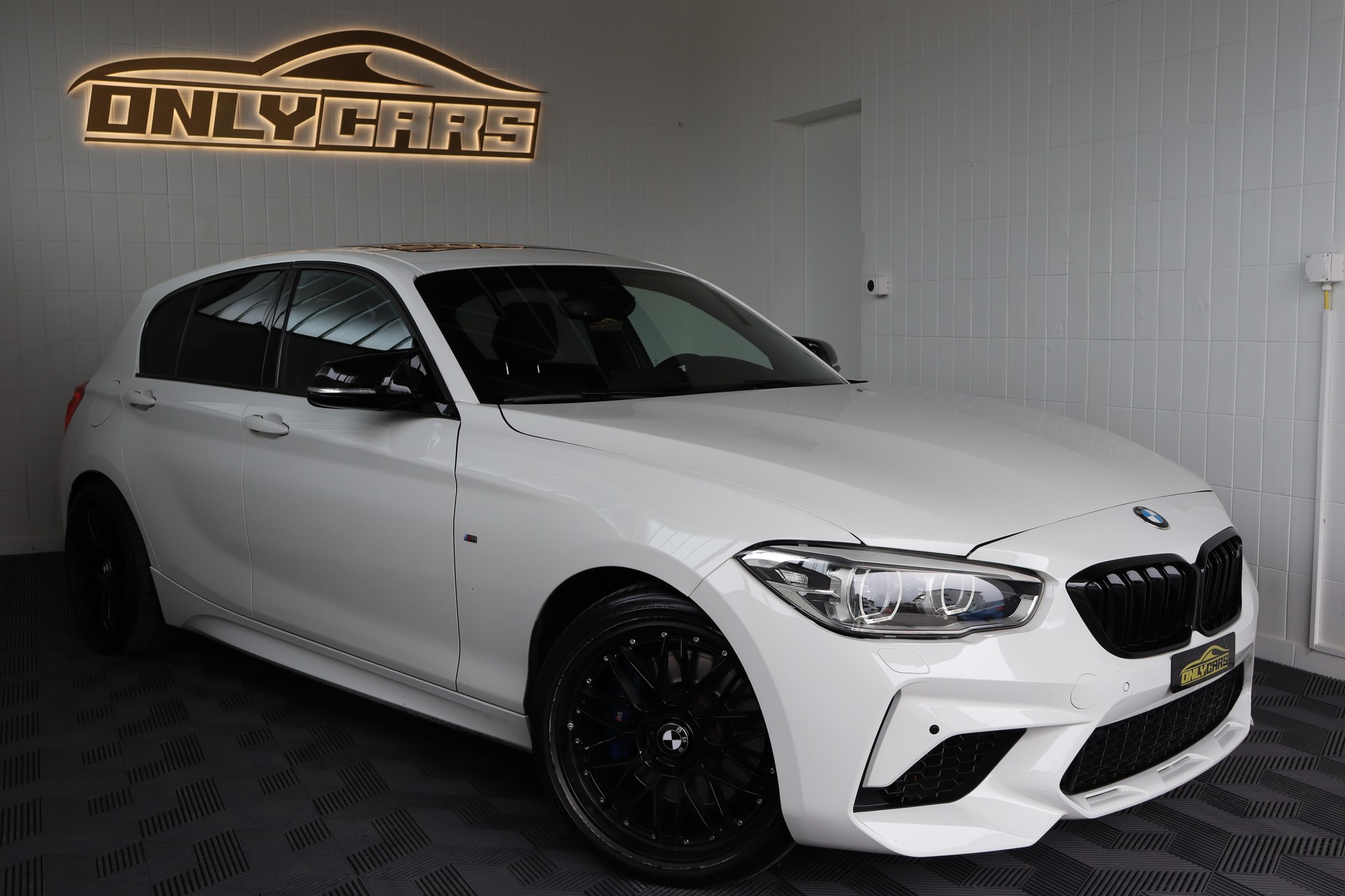 BMW M135i STEPTRONIC ** MILLTEK ** HECKANTRIEB **-showroom-element-3