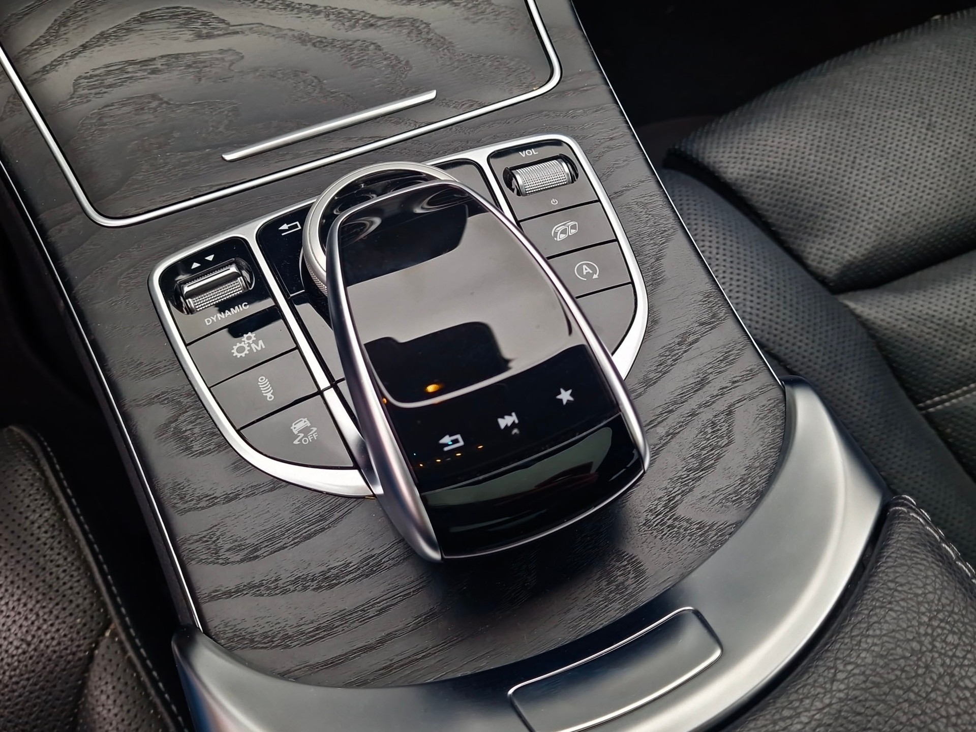 MERCEDES-BENZ C 43 AMG 4Matic 9G-Tronic-image-10