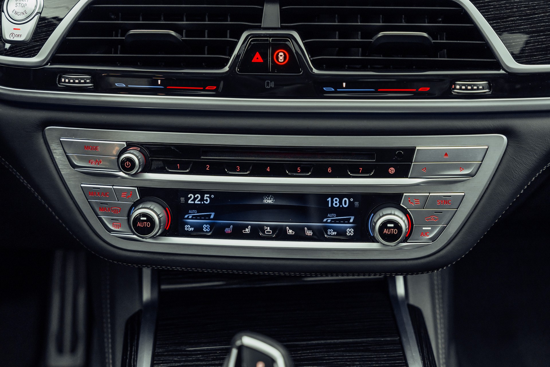 BMW M760Li xDrive Steptronic-image-17