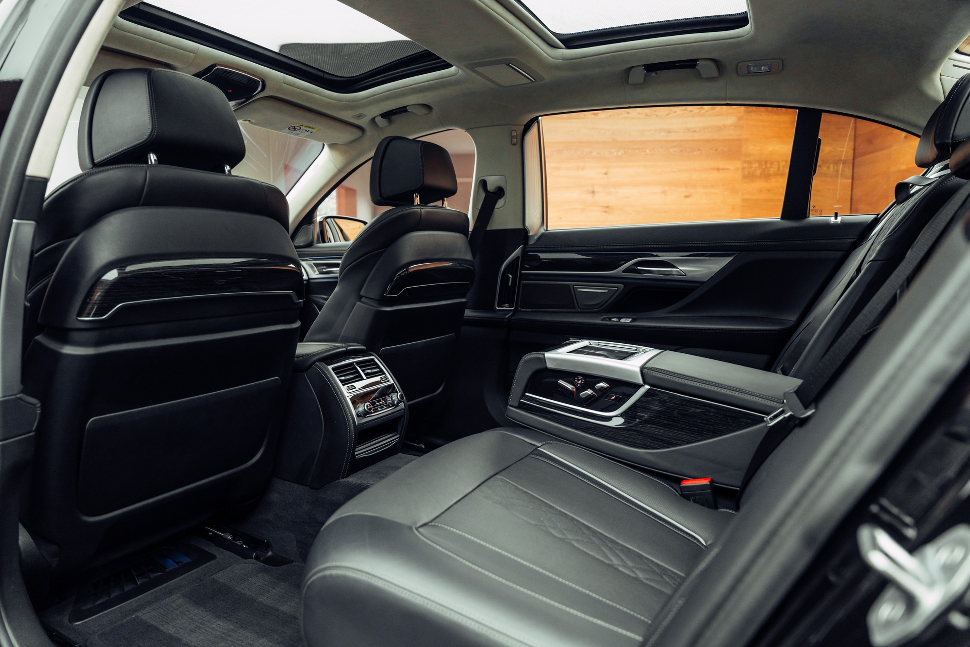 BMW M760Li xDrive Steptronic-image-7